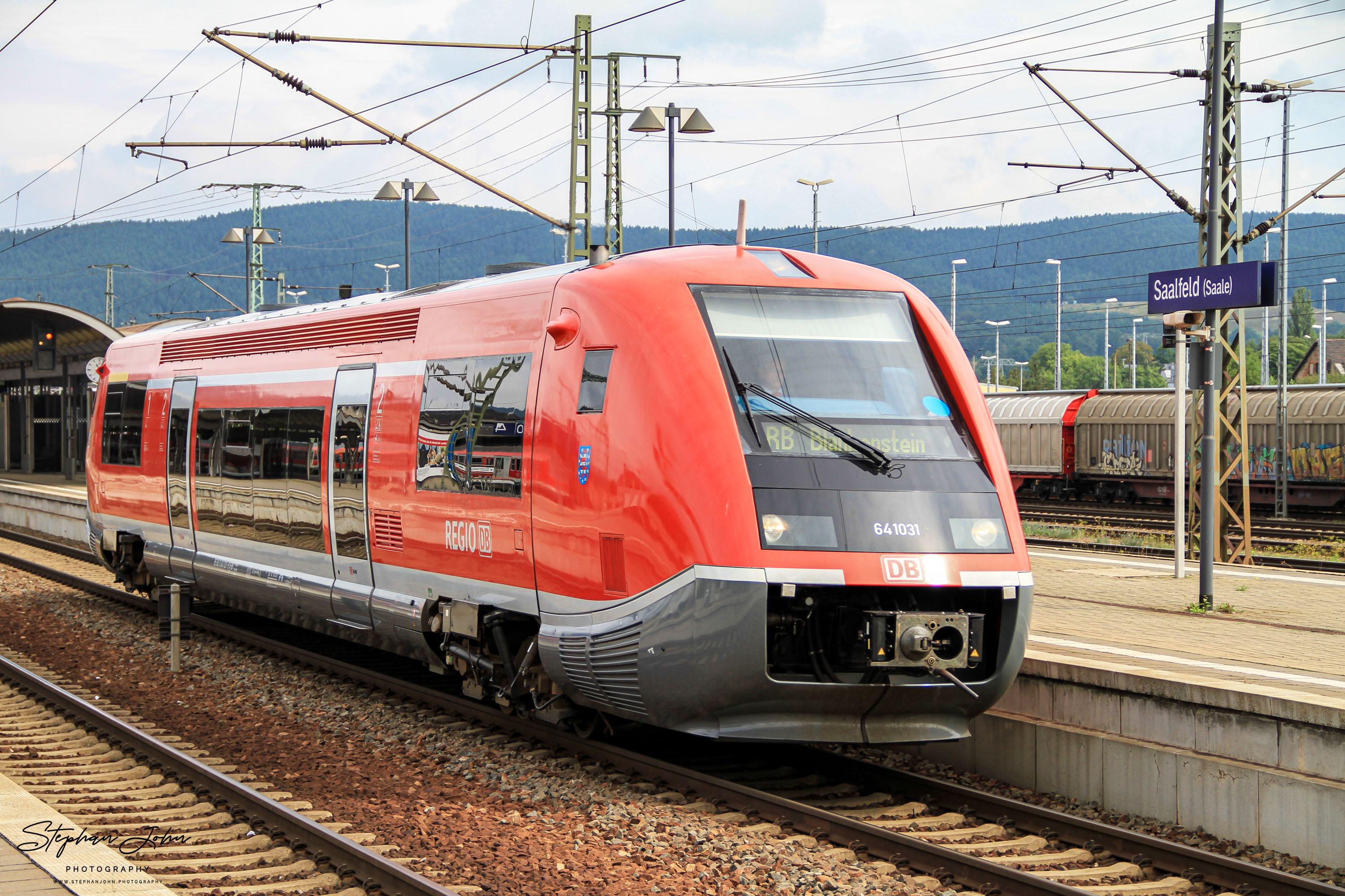 <p>VT 641 031 der DB Regio nach Blankenstein steht abfahrtbereit in Saalfeld</p>