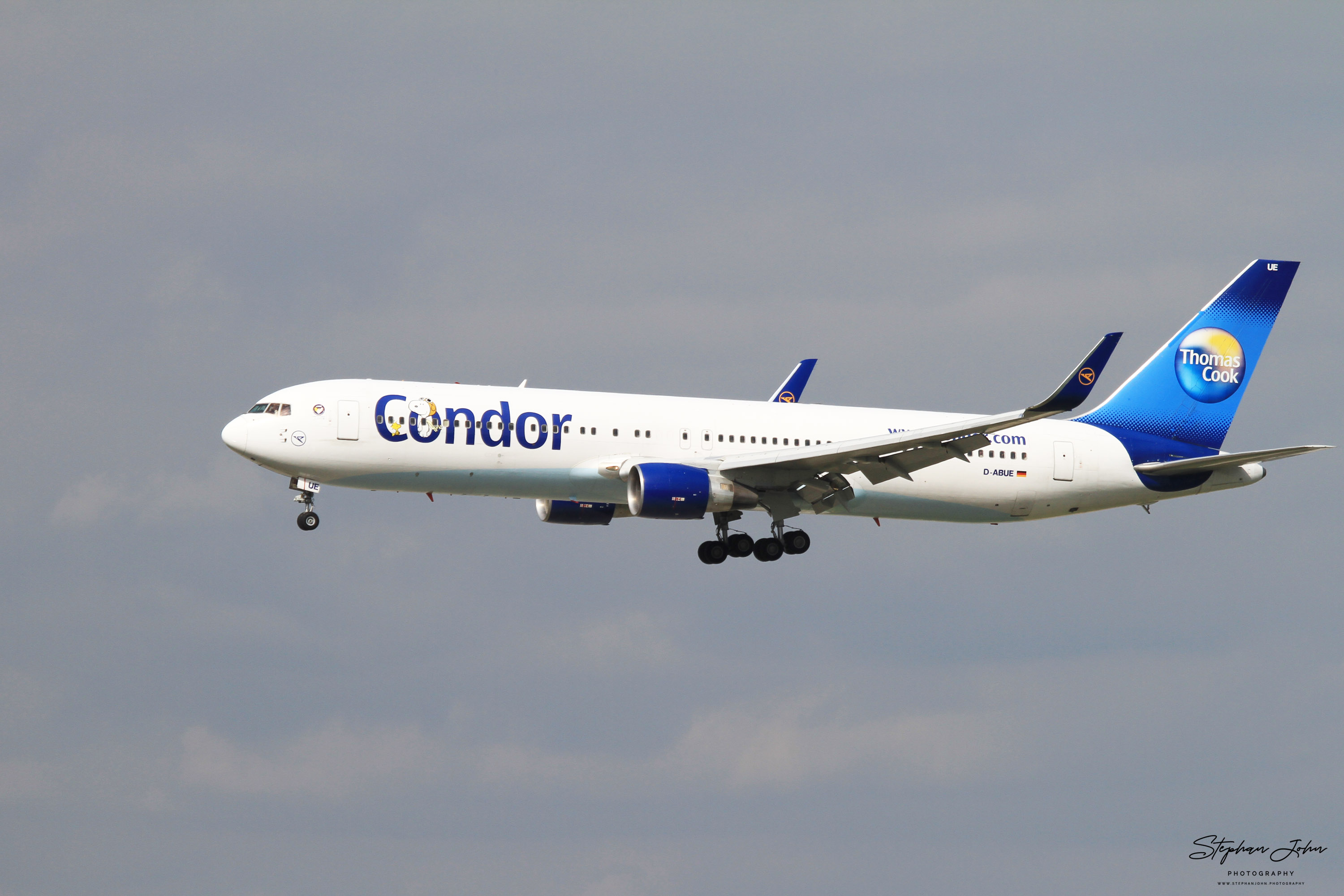 Boeing 767-330(ER) von Condor