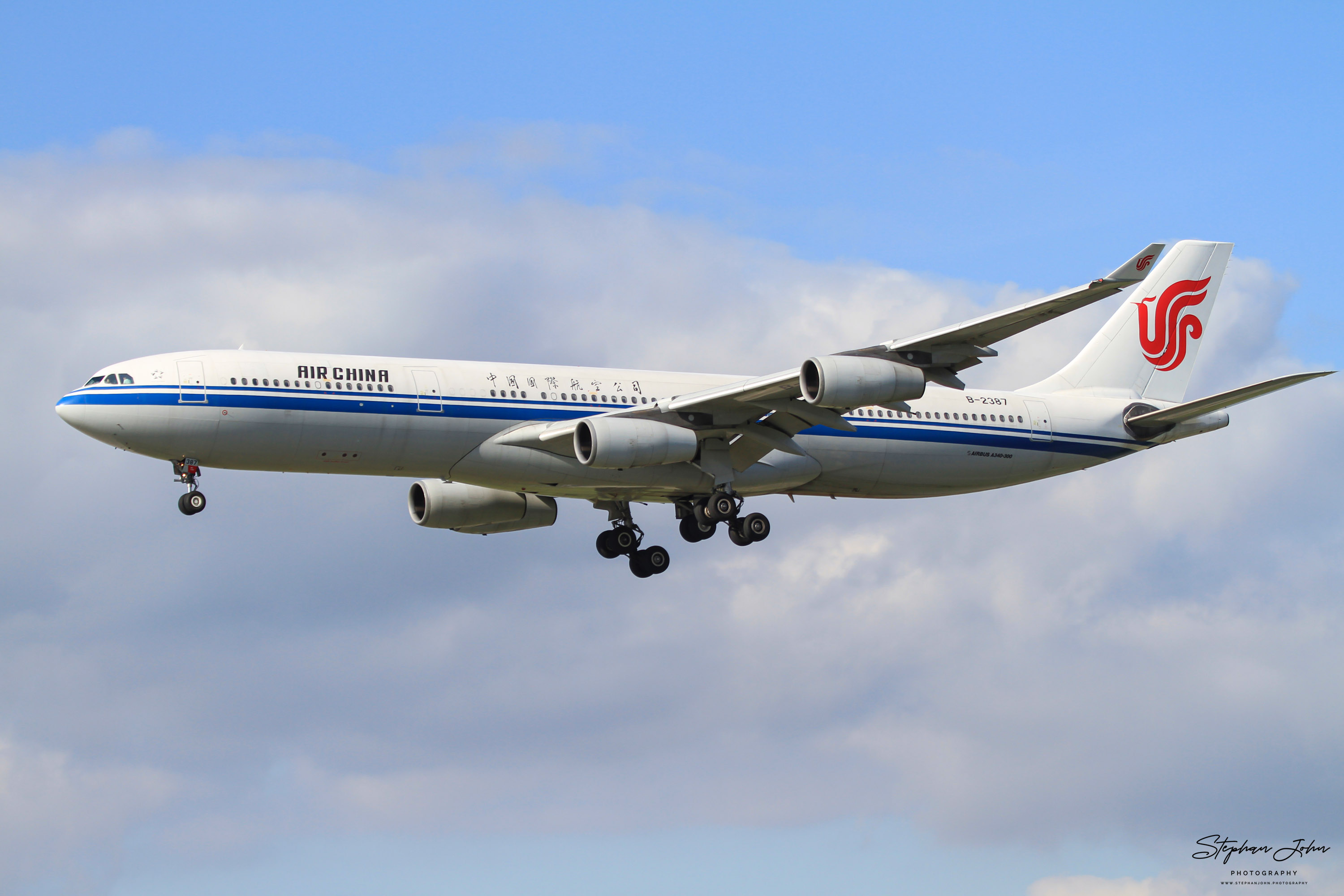 Airbus A340-313X (A343) der Air China. Das Flugzeug ist nicht mehr aktiv. Erstflug war im Oktober 1997.