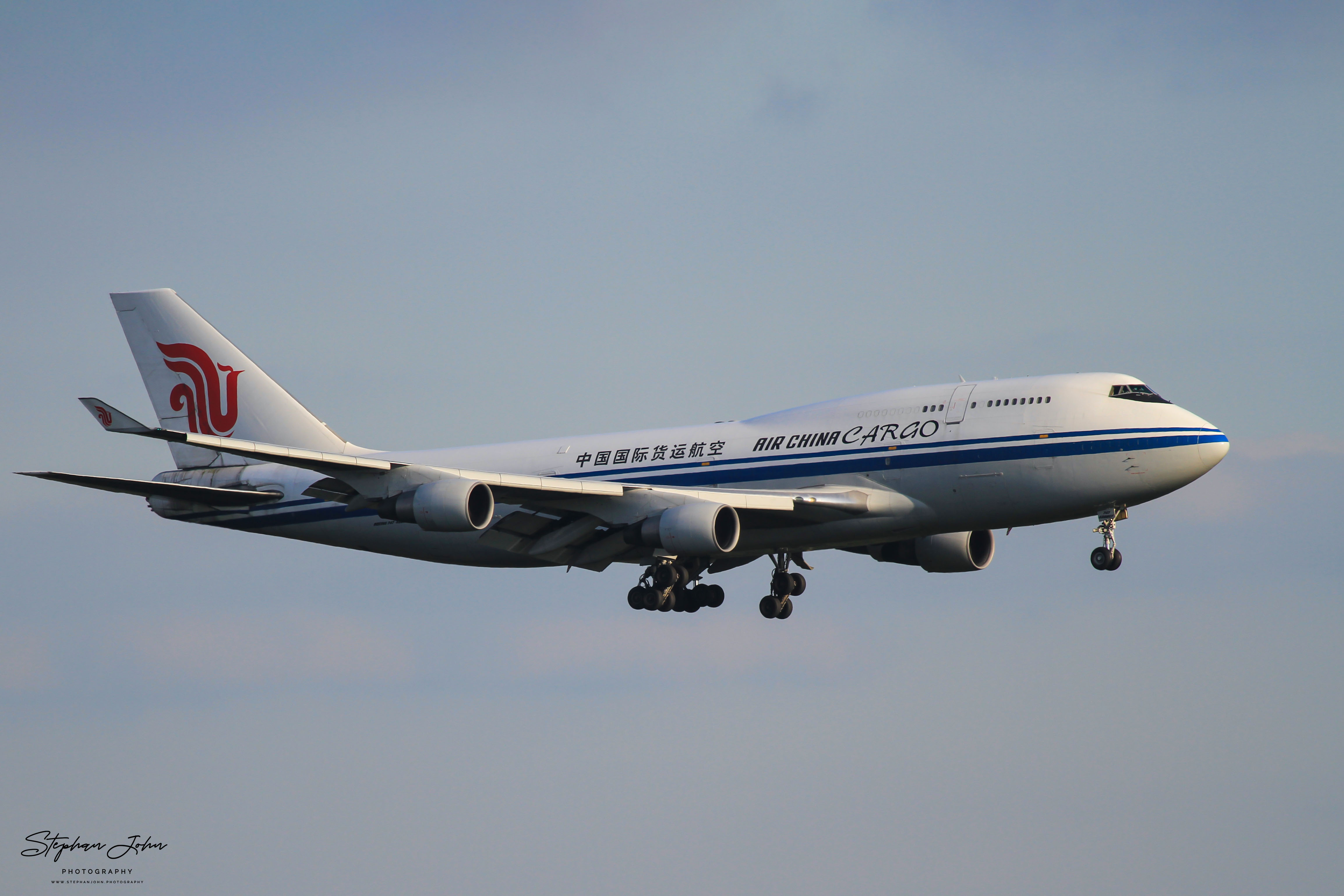 Boeing B747-4J6BCF (B744) der Air China. Erstflug September 1989.