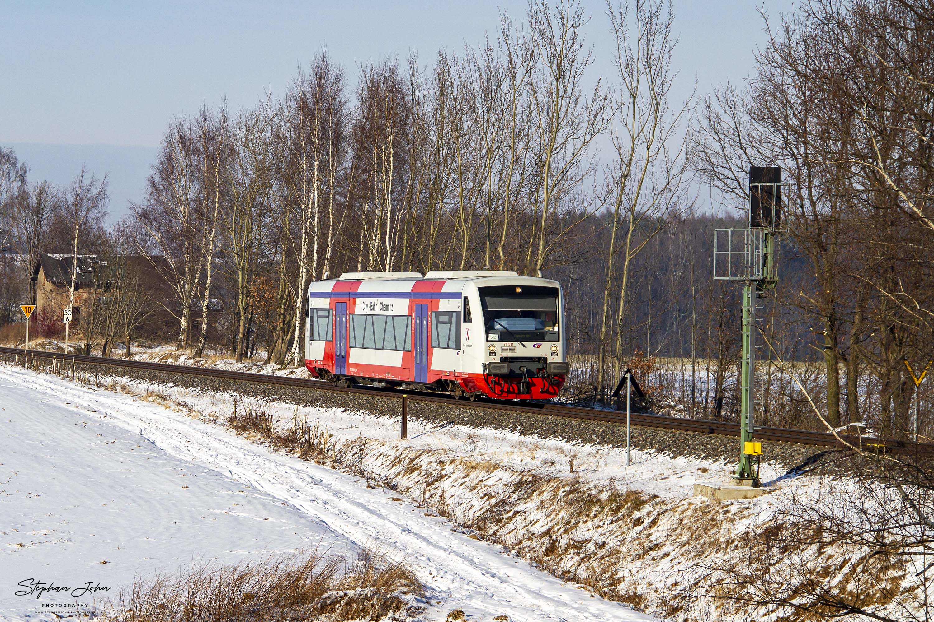 <p>VT der City-Bahn Chemnitz von Burgstädt nach Chemnitz am Einfahrtsignal Wittgensdorf oberer Bahnhof</p>