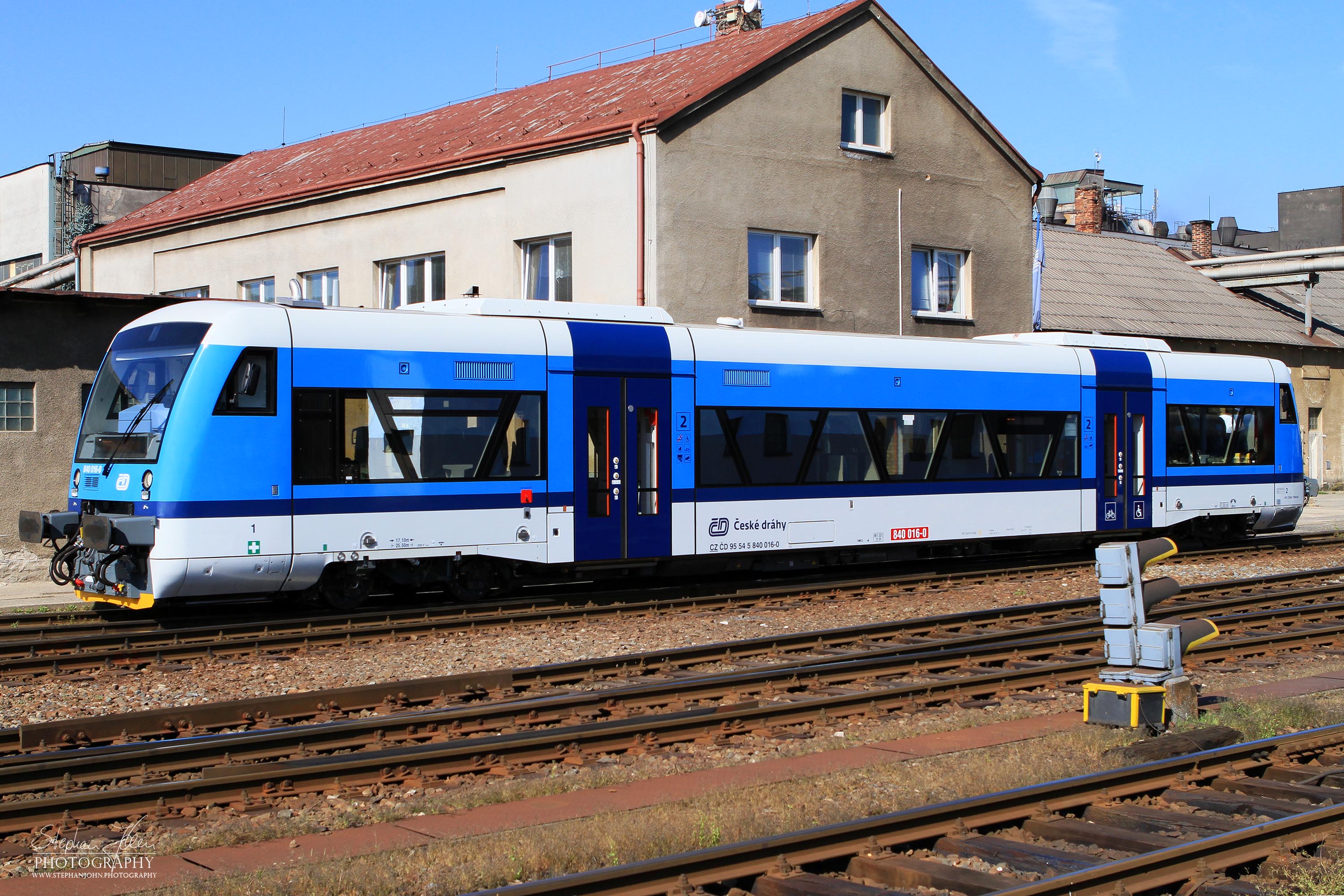 Abgestellter Zug  BR 840 im Bahnhof Liberec