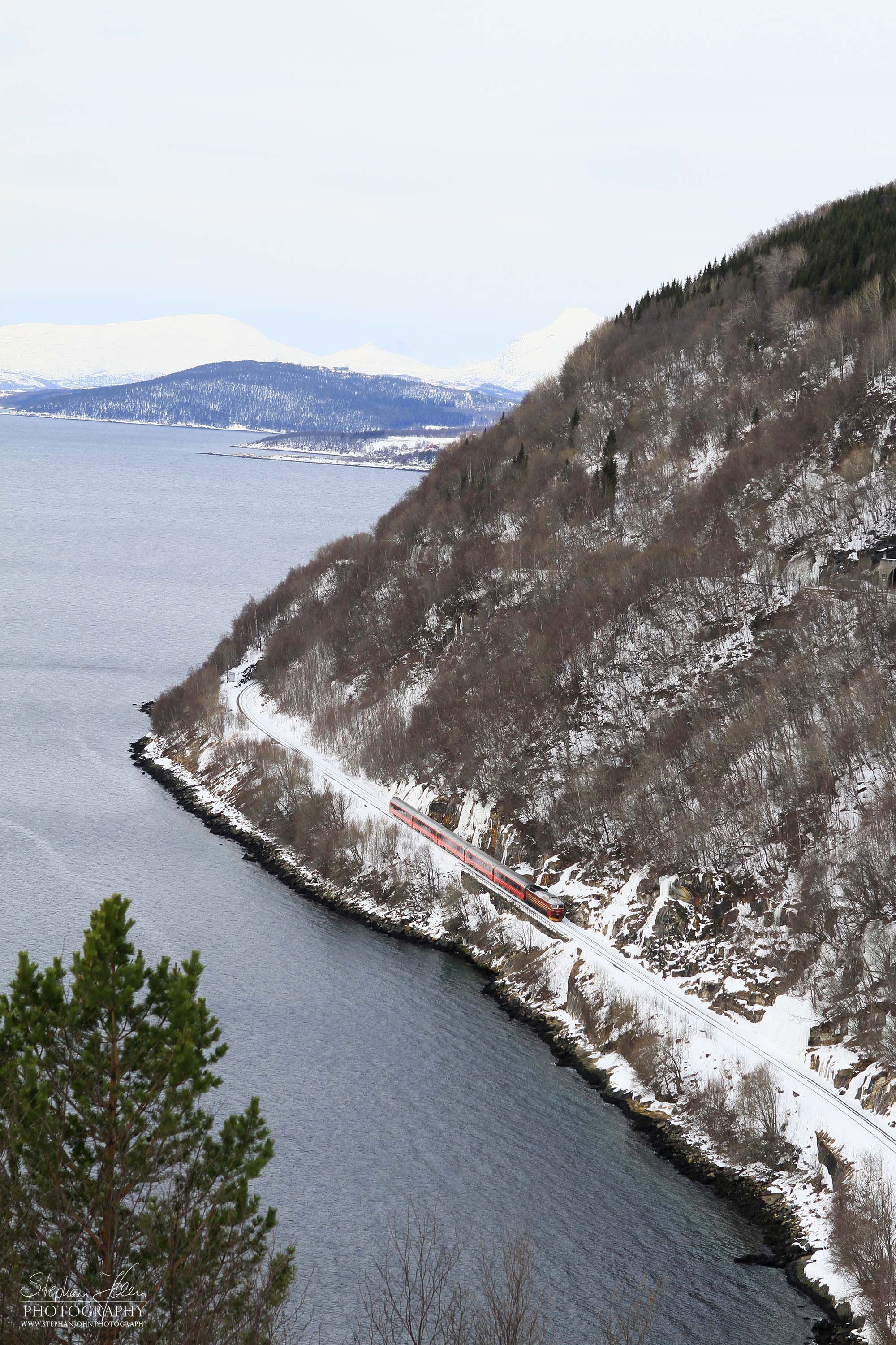 D 472 von Bodø nach Trondheim am 18.03.2013 zwischen Fauske und Rognan