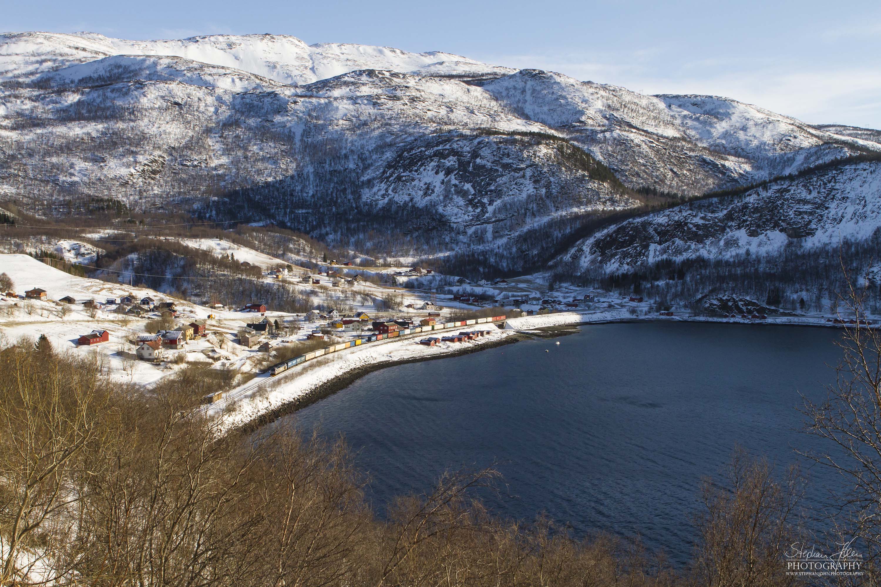 Güterzug 5793 von Mo I Rana nach Bodø in der Ortslage Setså