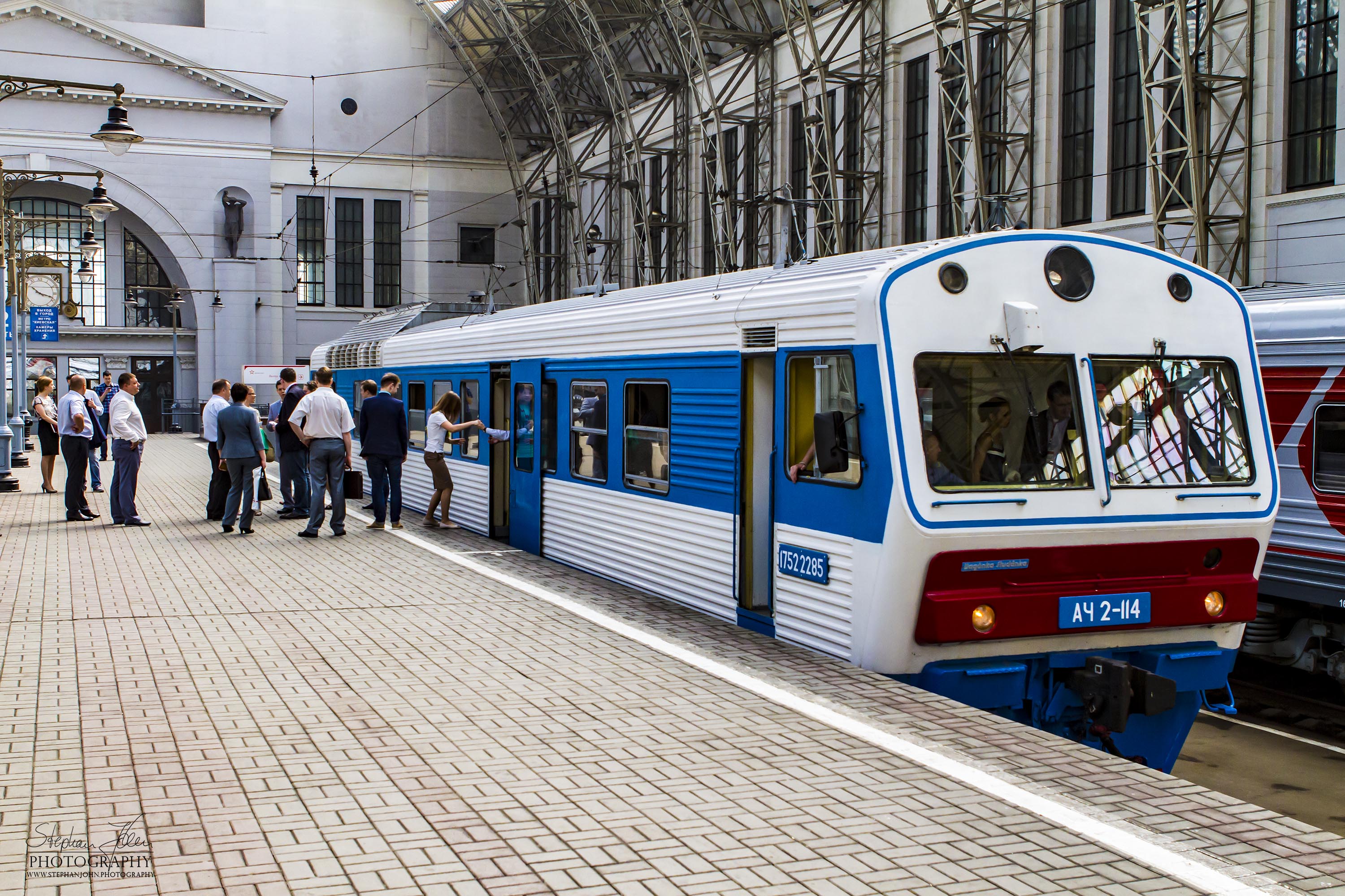 Diensttriebwagen (автомотриса) im Kiewer Bahnhof in Moskau

