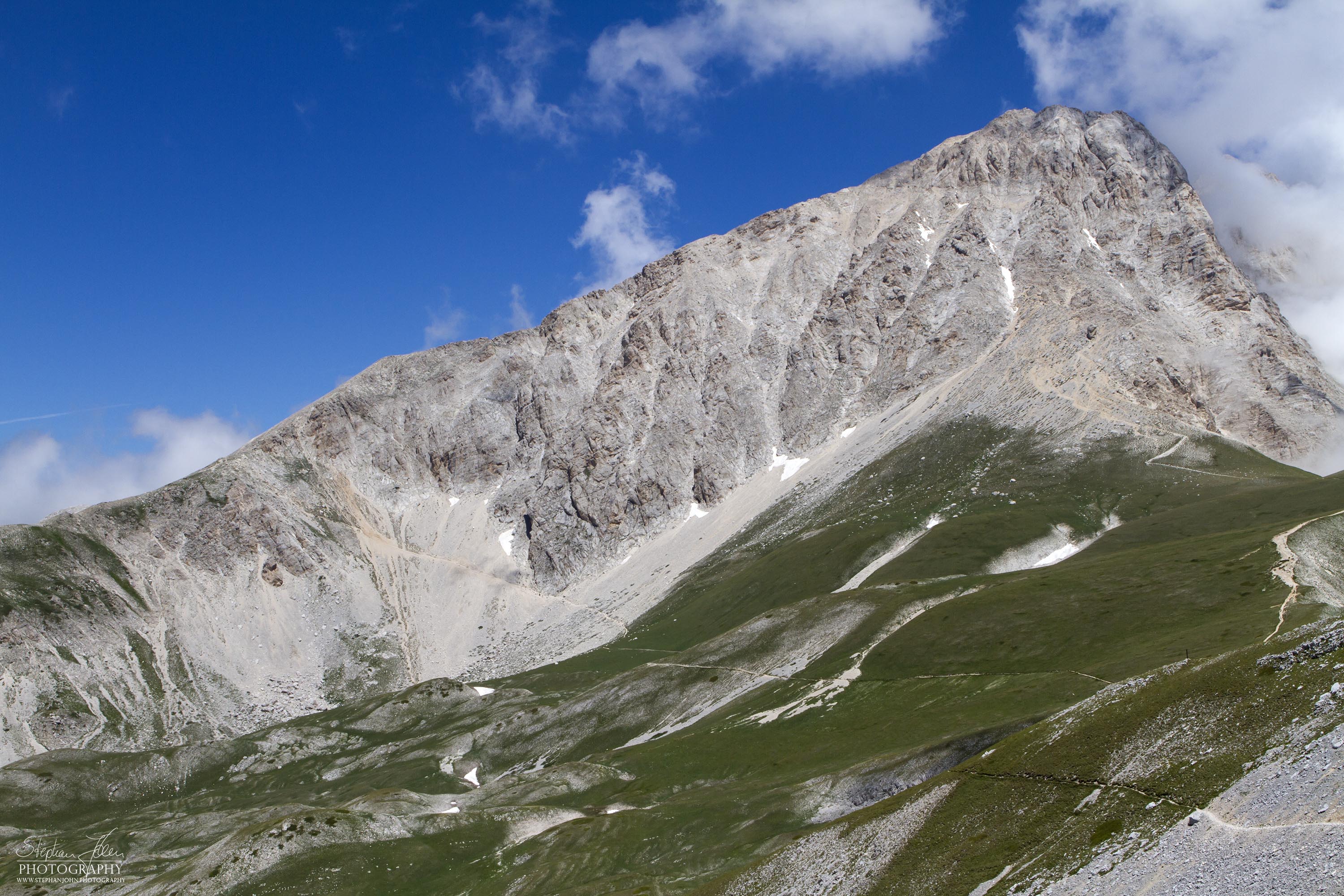 Blick auf den höchsten Berg der Abruzzen - den Gran Sasso Corno Grande 2.912 m hoch