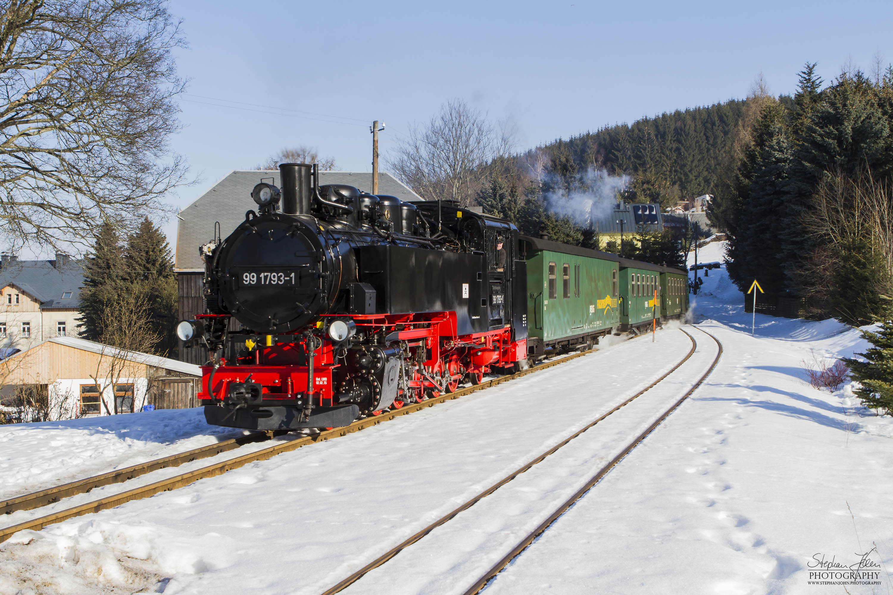 Zug 1001 nach Oberwiesenthal erreicht Neudorf