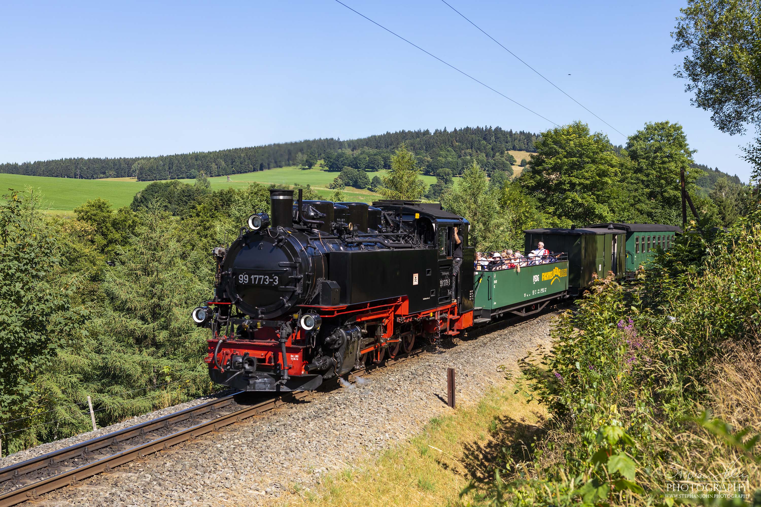 Zug P 1001 von Cranzahl nach Oberwiesenthal vor Neudorf