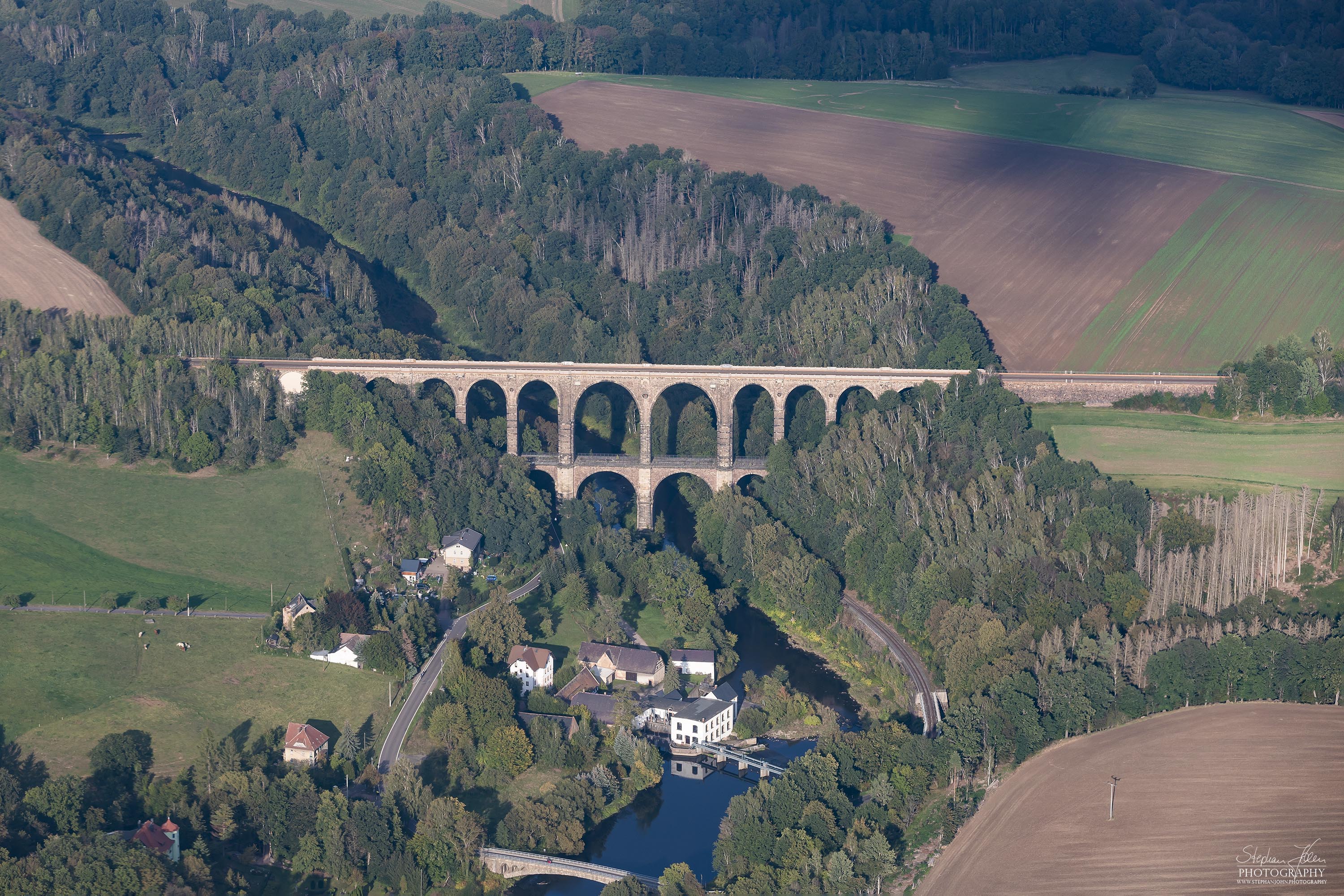 <p>Göhrener Viadukt auf der Strecke Chemnitz - Leipzig zwischen Cossen und Narsdorf</p>