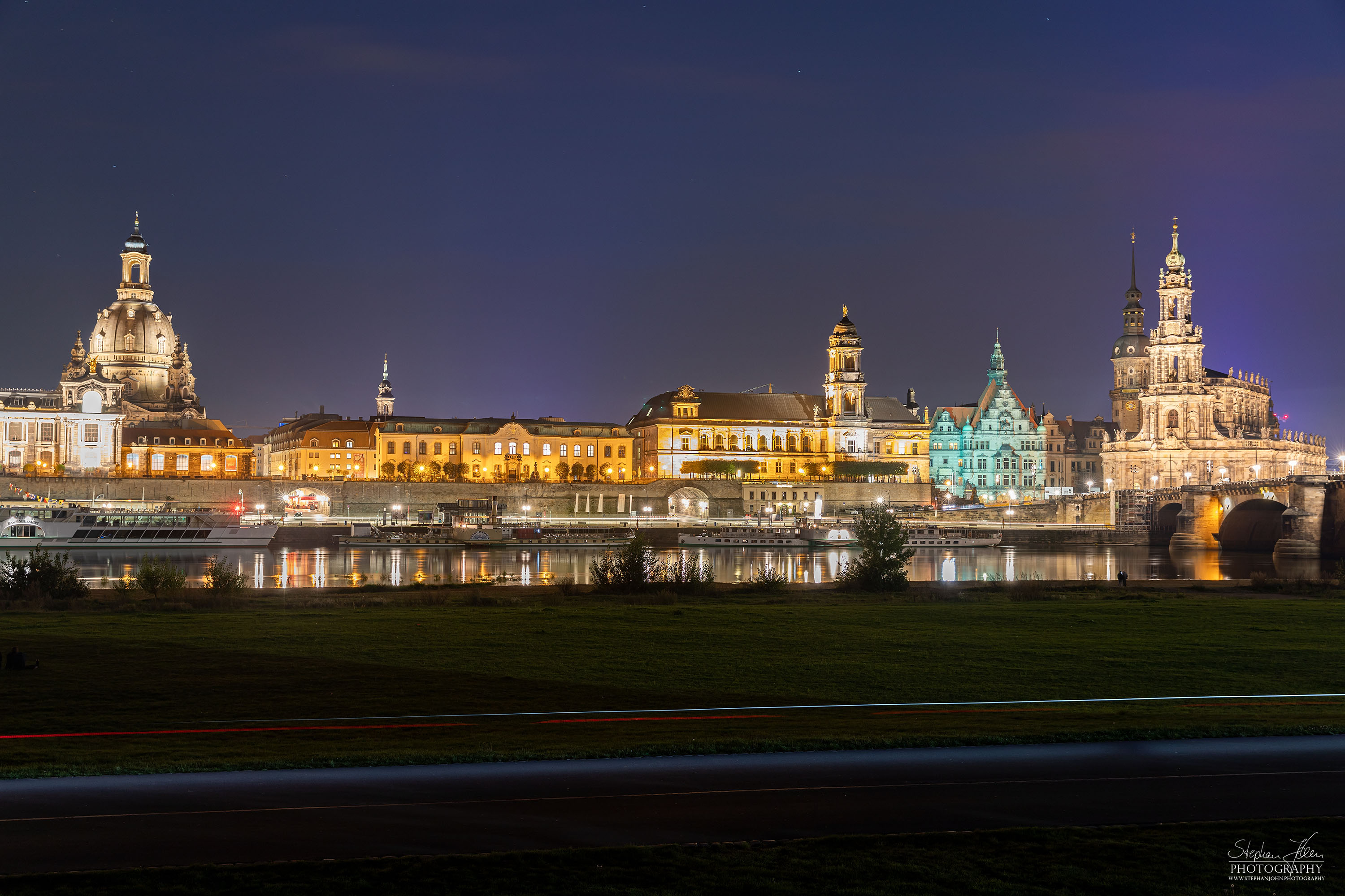 Das Terrassenufer in Dresden bei Nacht