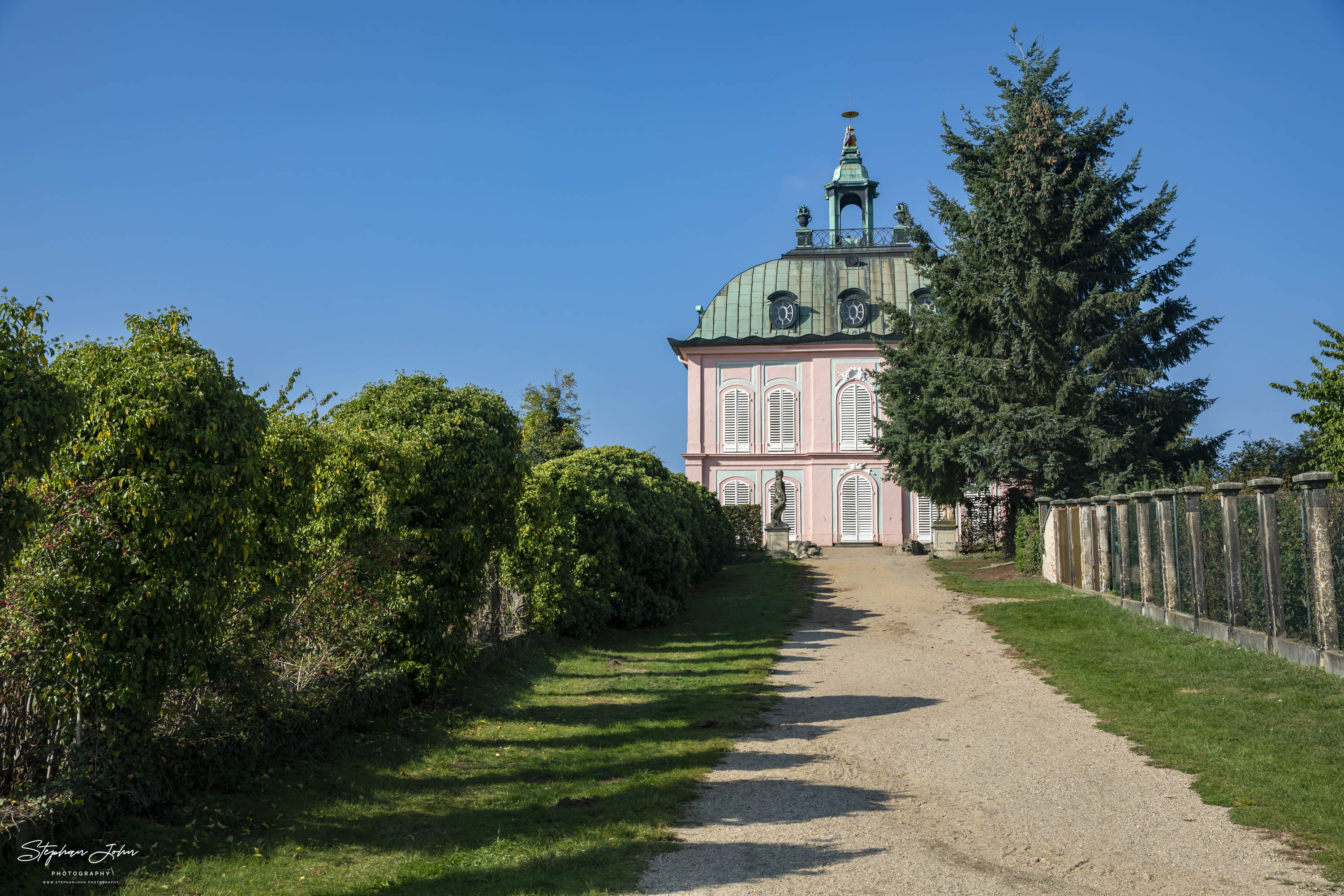 Das Fasanenschlösschen befindet sich in der 1728 angelegten Fasanerie des Schlossparks von Moritzburg.