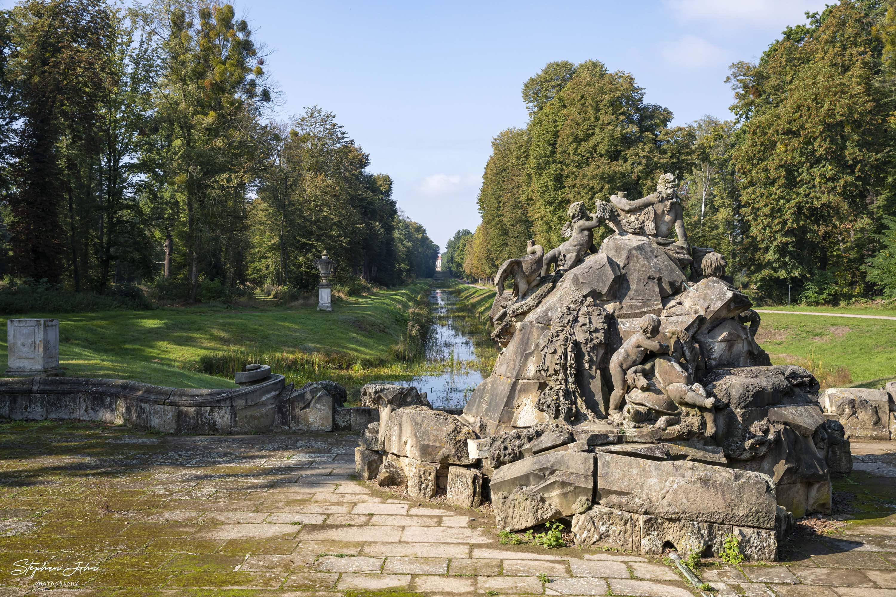 Der Venusbrunnen steht genau auf der Sichtachse zwischen dem Jagdschloss Moritzburg und dem Fasanenschlösschen.