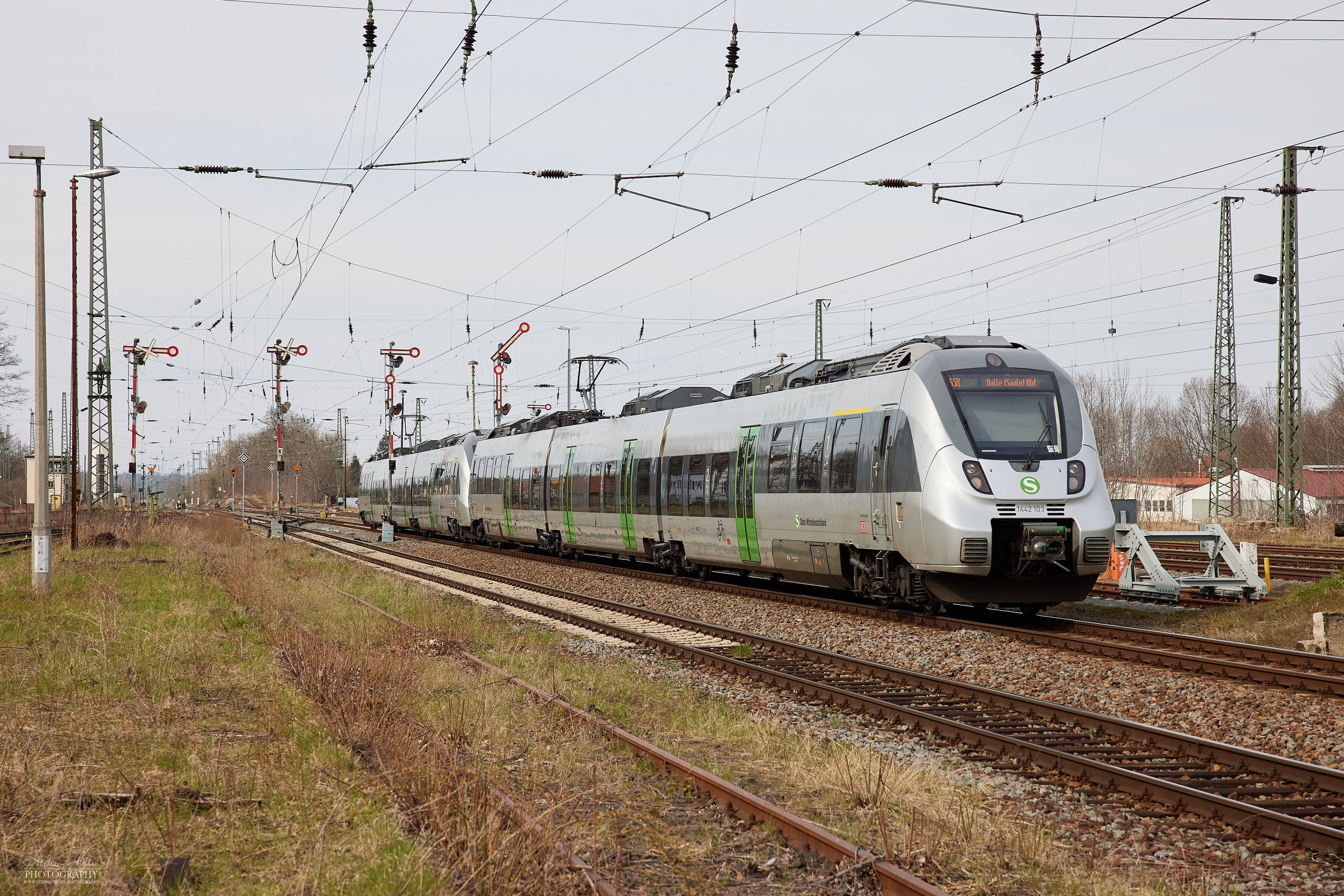 S-Bahn S5x nach Halle(Saale) verlässt den Bahnhof Altenburg(Thür.)