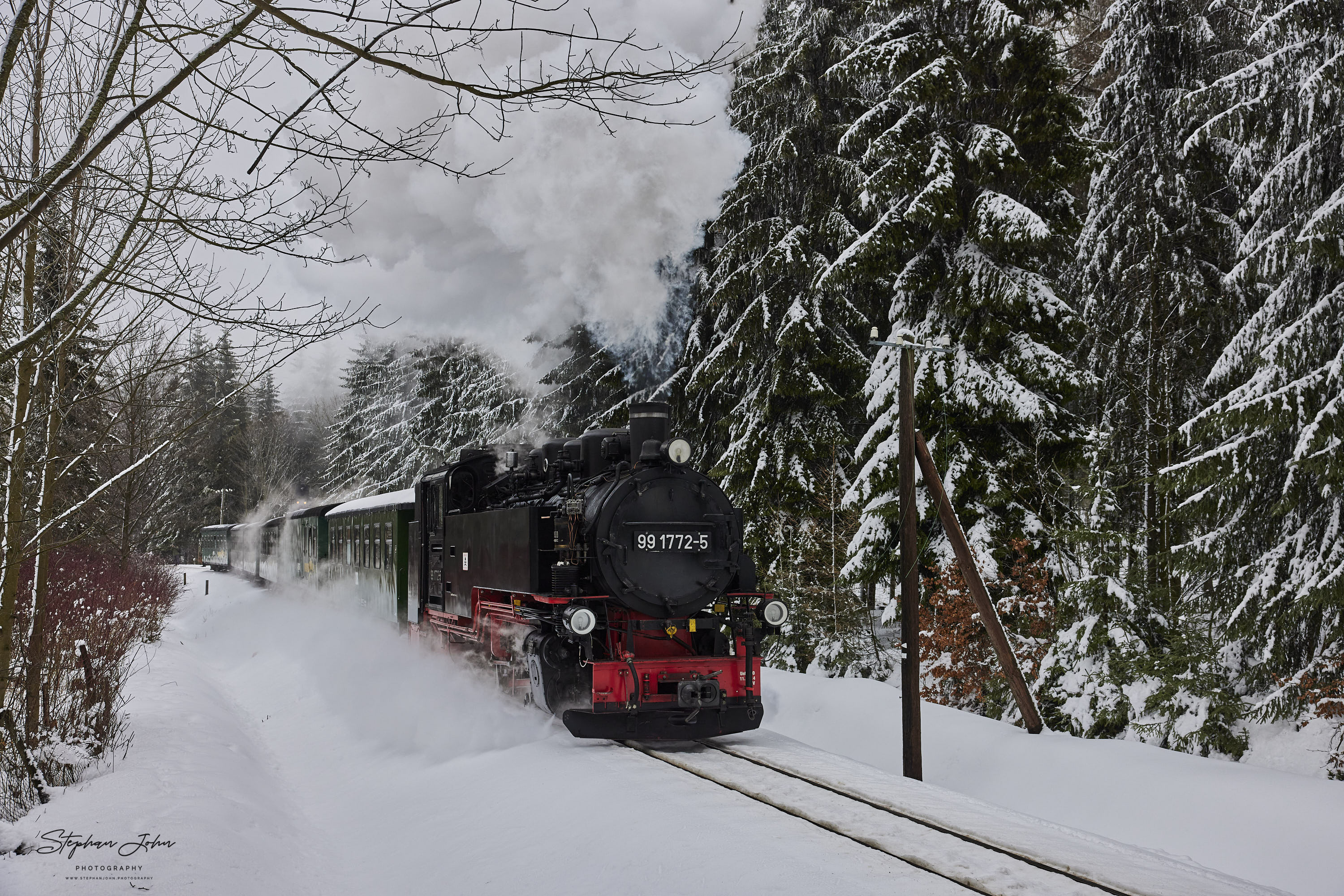 Zug P 1003 mit Lok 99 1772-5 nach Oberwiesenthal kurz hinter Kretscham-Rothensehma