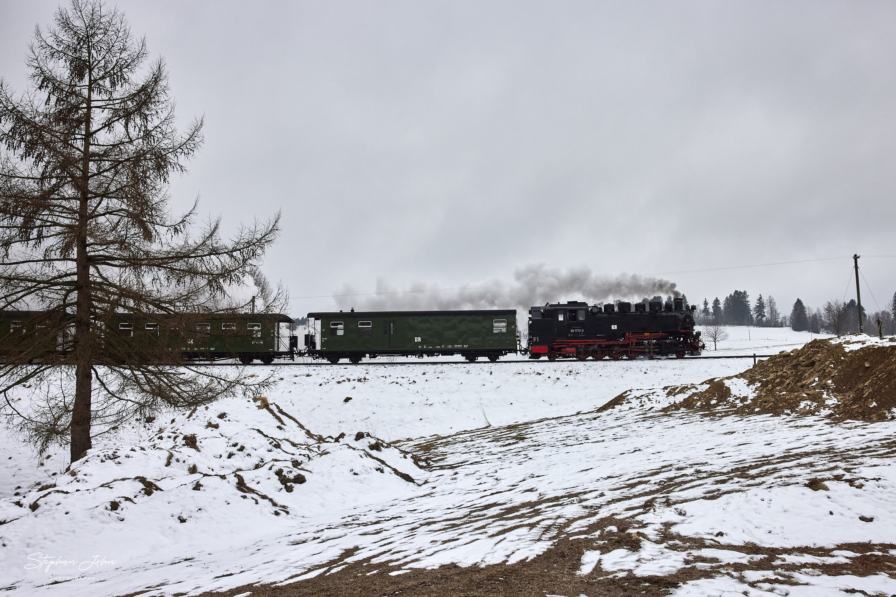 Zug 1105 mit Lok 99 1773-3 verlässt Cranzahl