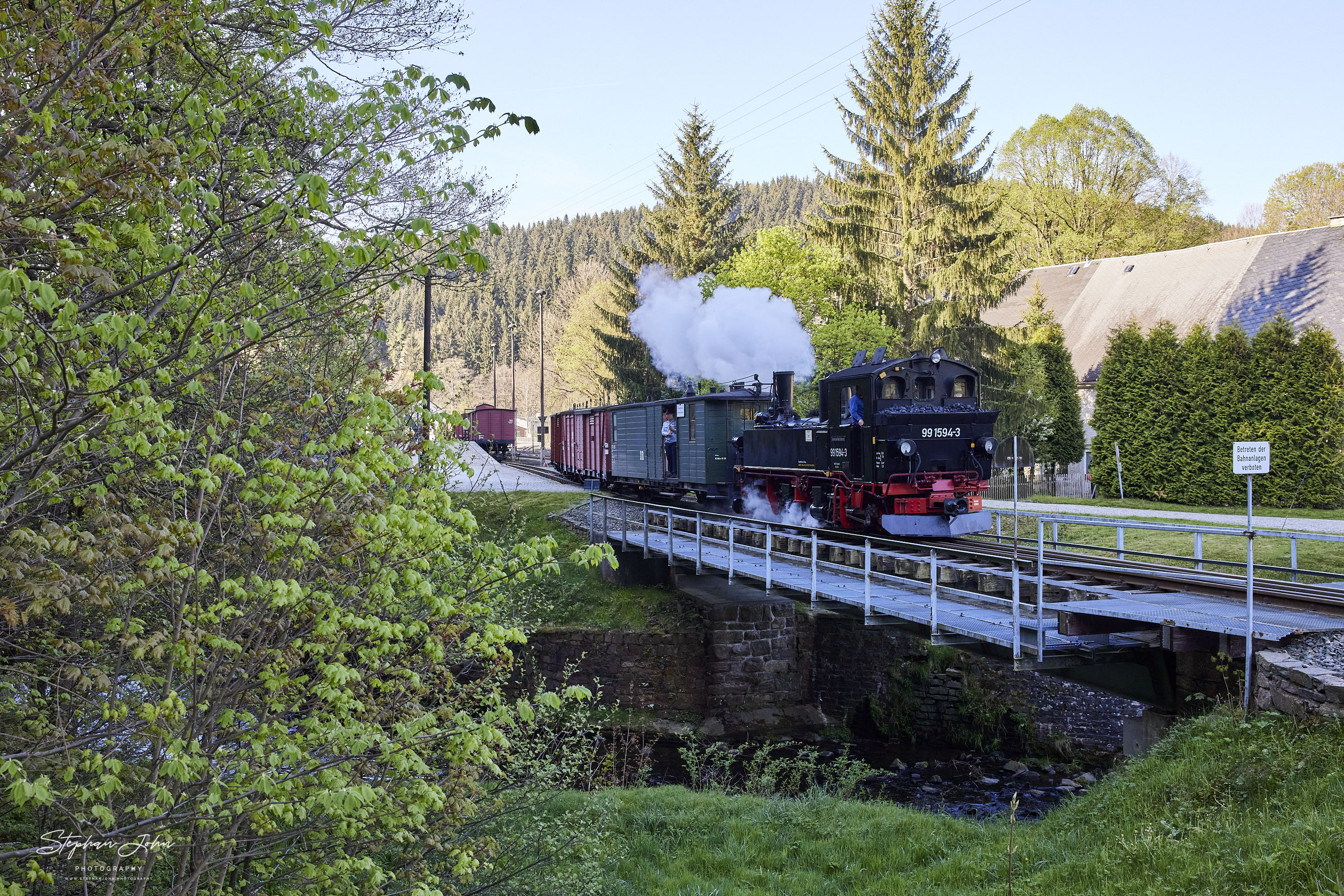 G 11200 mit Lok 99 1594-3 verlässt Schmalzgrube und fährt weiter in Richtung Steinbach