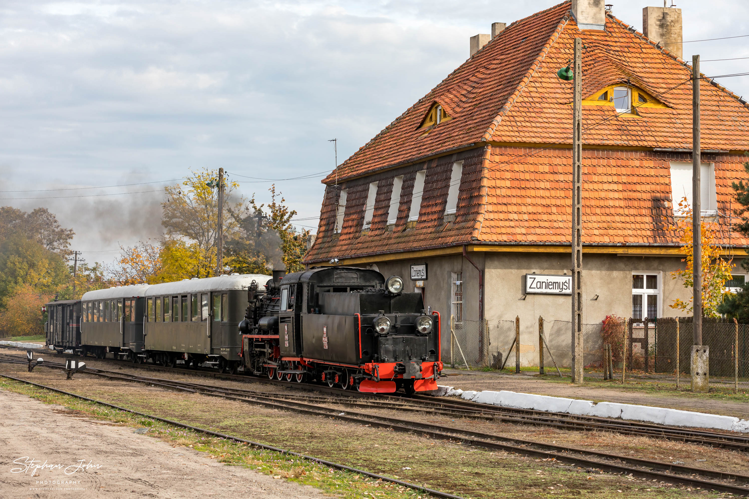 Lok Px48-1756 hat mit einem Personenzug Zaniemyśl erreicht