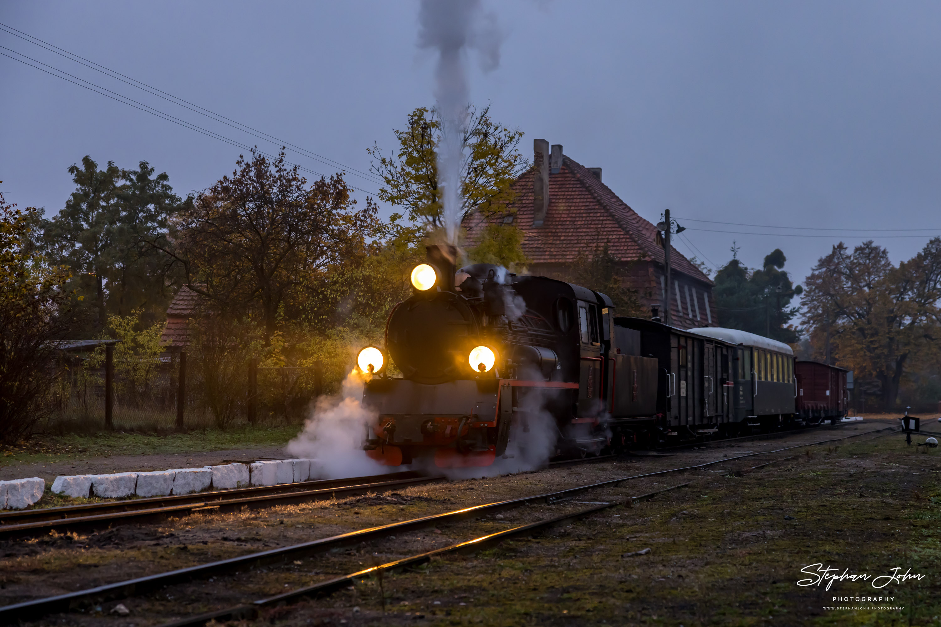 Lok Px48-1920 steht morgens in Zaniemyśl und wartet auf die Ausfahrt.