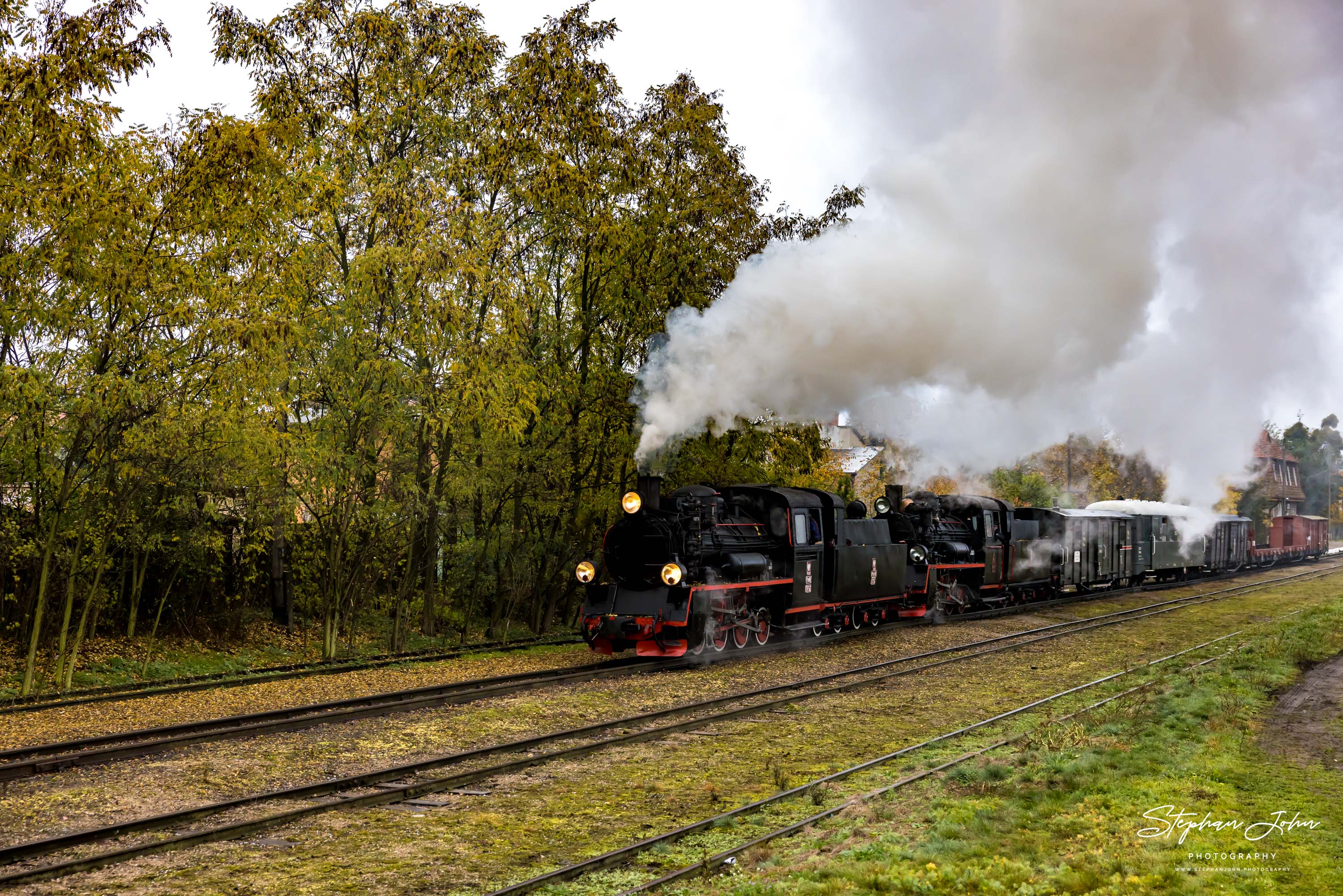 Gmp mit Lok Px48-1920 und Vorspannlok Px48-1756 fährt aus dem Bahnhof Zaniemyśl nach Środa Miasto aus