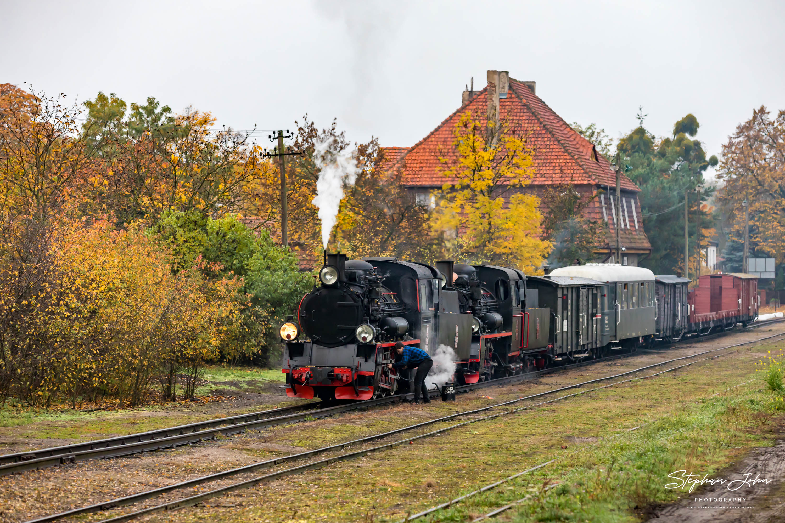 Gmp mit Lok Px48-1920 und Vorspannlok Px48-1756 steht abfahrtbereit in Zaniemyśl