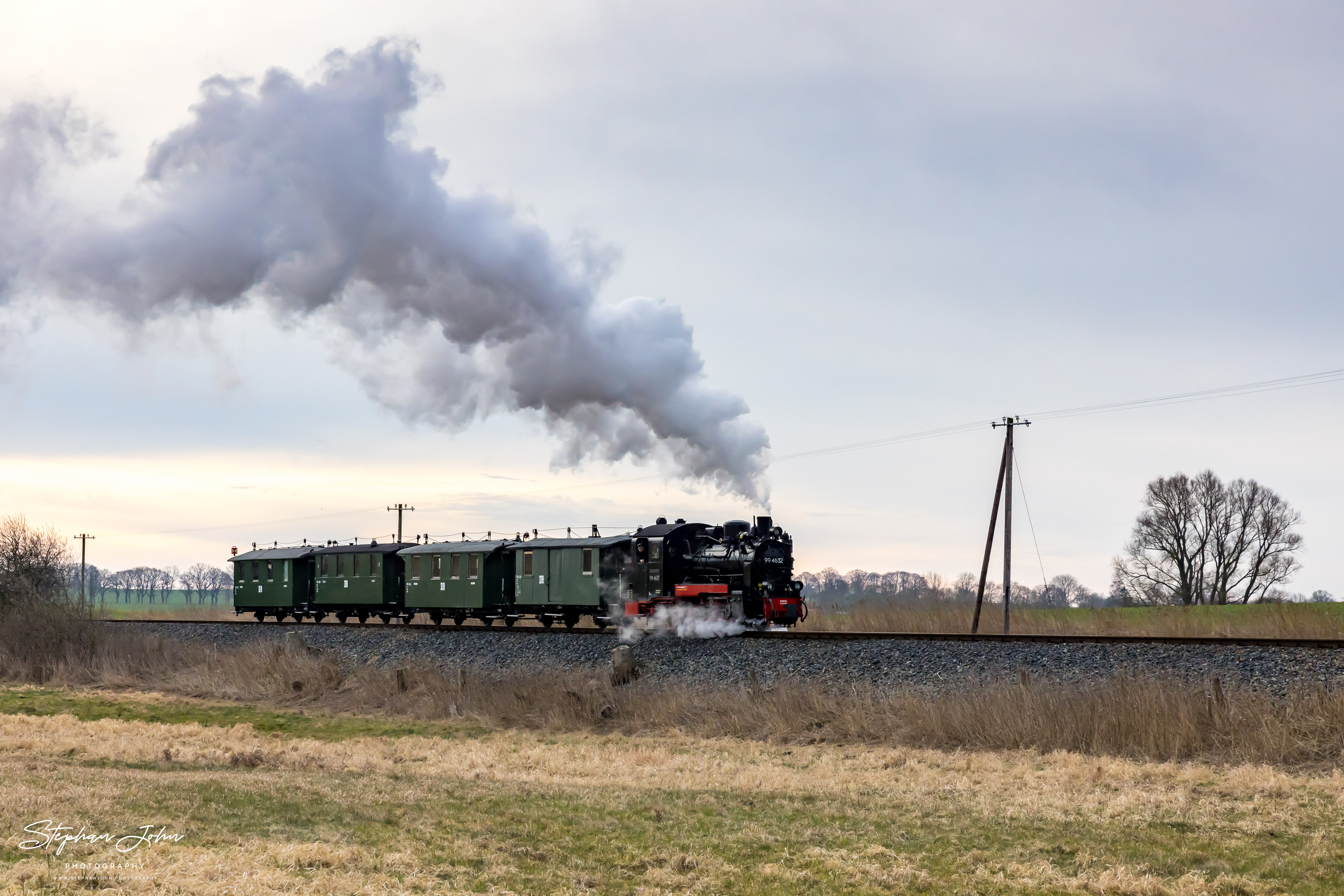 Zug P 221 mit Lok 99 4632 bei Posewald