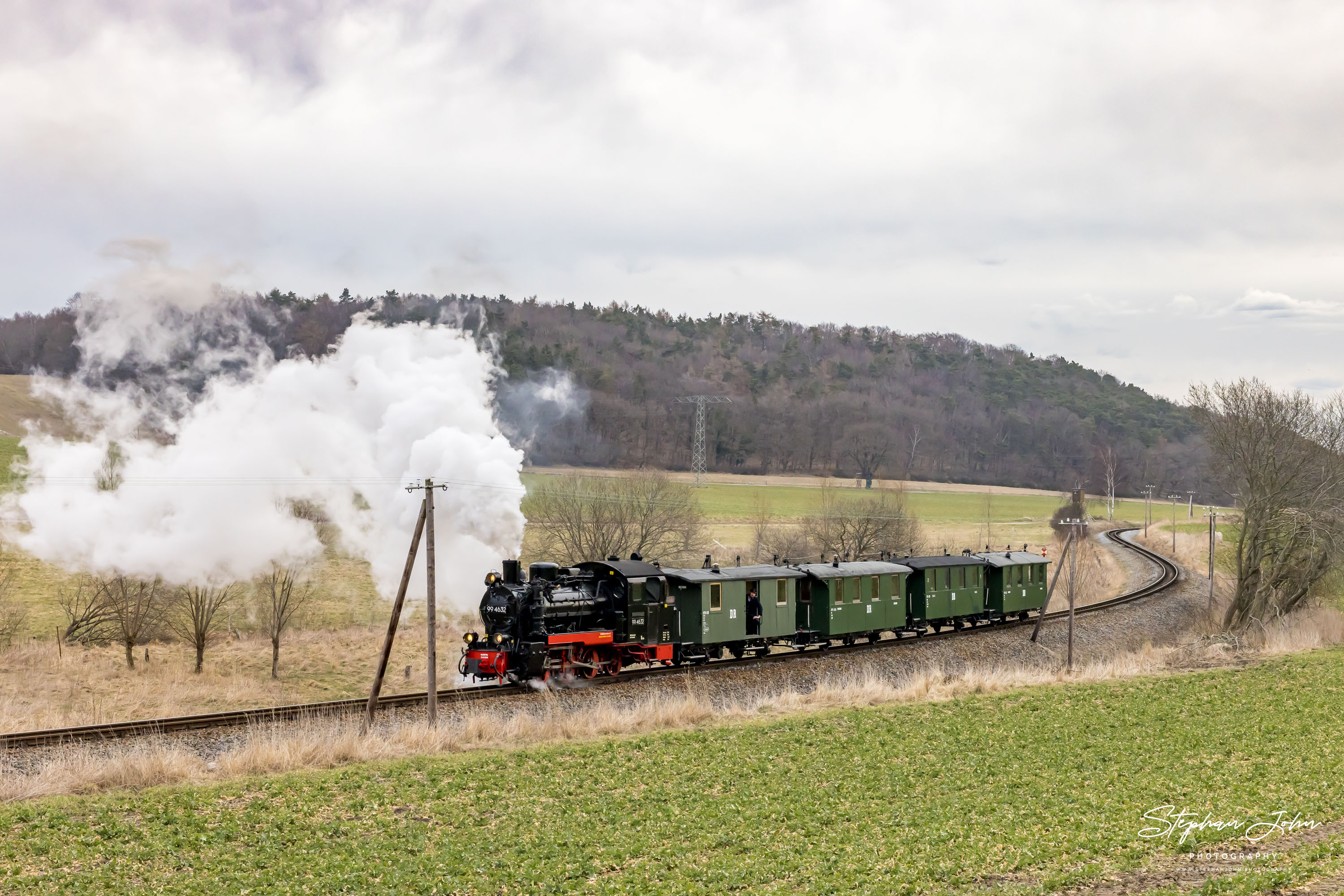 Zug P 221 mit Lok 99 4632 bei Seelvitz