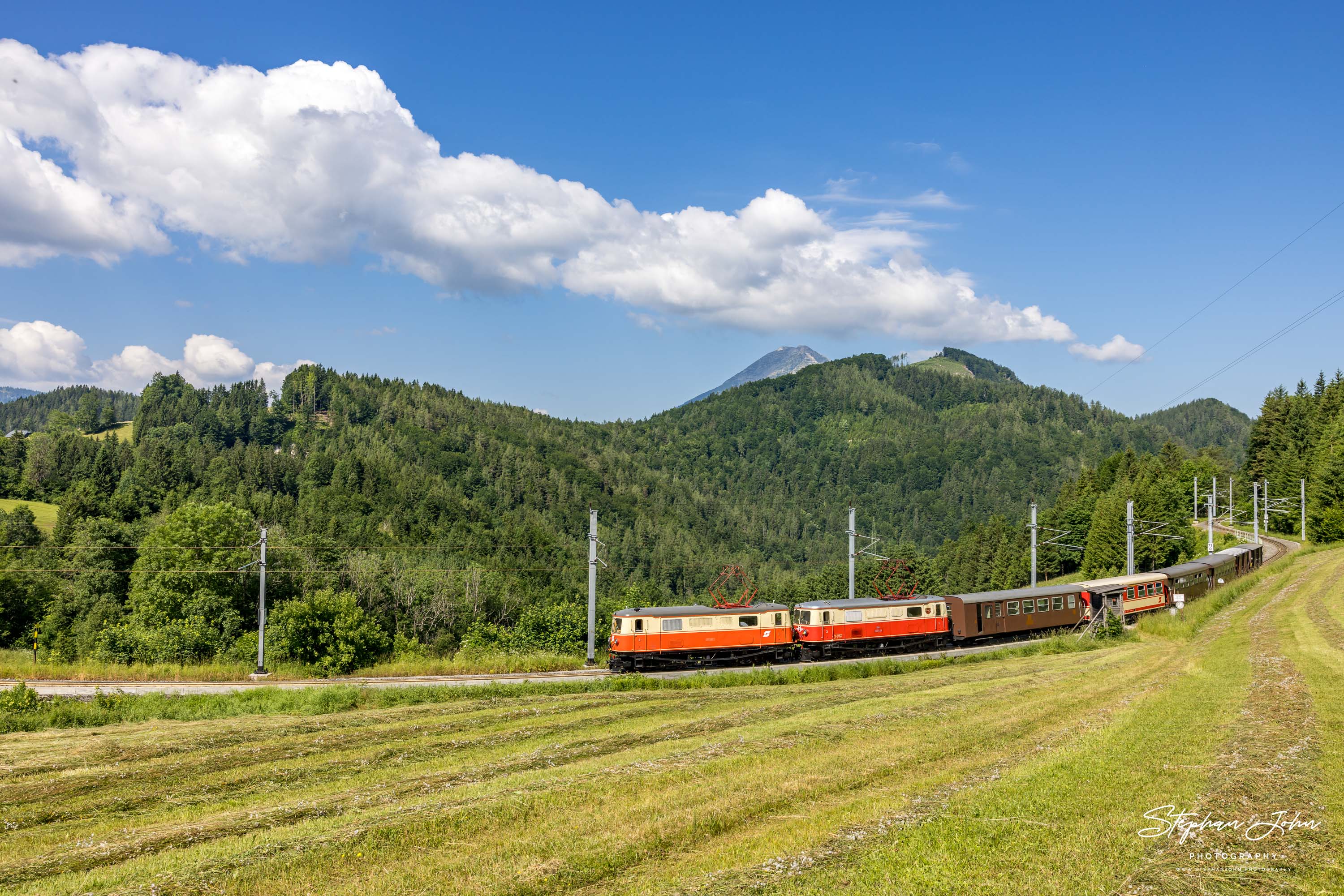 Zug 80963 mit Lok 1099.11 und 1099.14 nach Mariazell kurz vor dem Bahnhof Annaberg-Reith