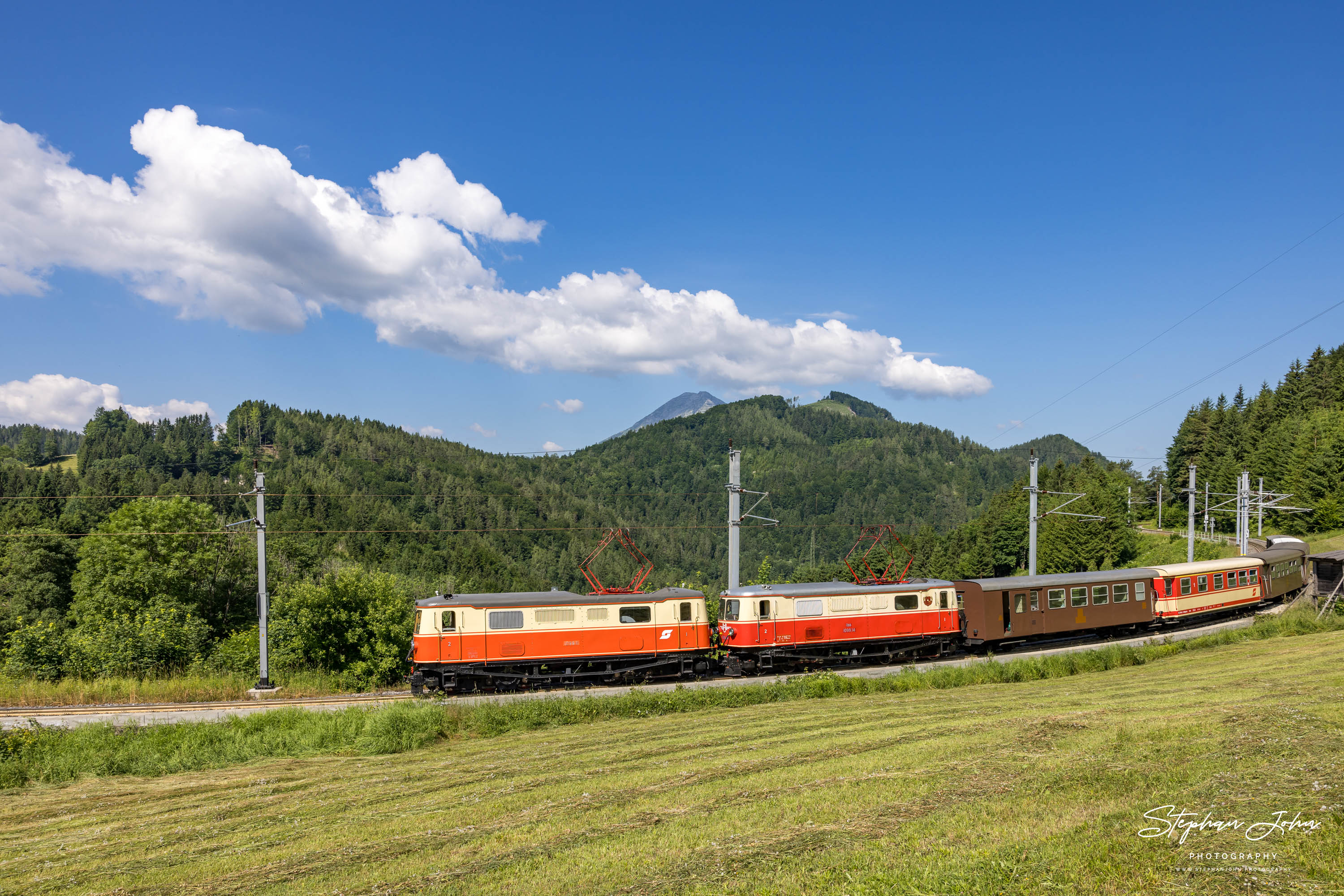 Zug 80963 mit Lok 1099.11 und 1099.14 nach Mariazell kurz vor dem Bahnhof Annaberg-Reith