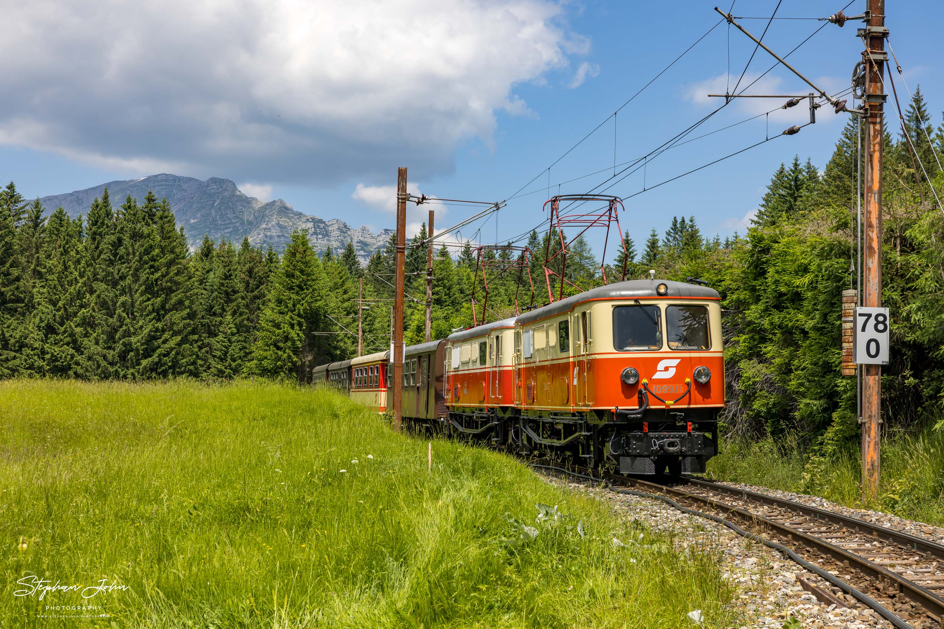Zug 80963 mit Lok 1099.11 und 1099.14 nach Mariazell kurz vor Mitterbach