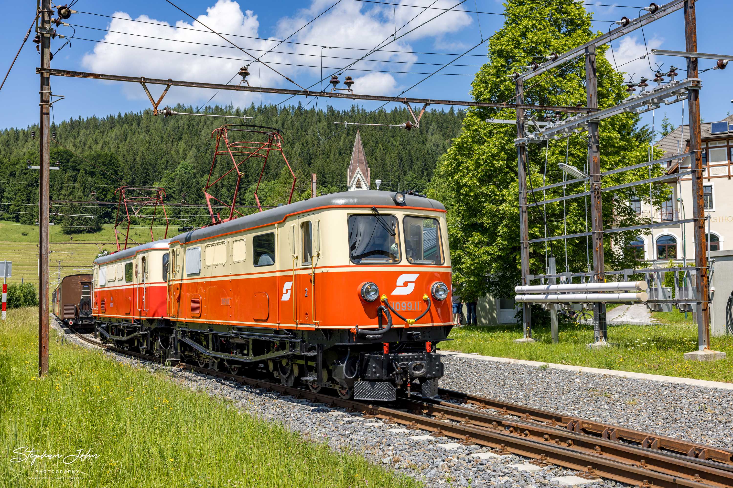 Lok 1099.11 und 1099.14 wenden von Zug 80964 auf Zug 80965 im Bahnhof Annaberg-Reith