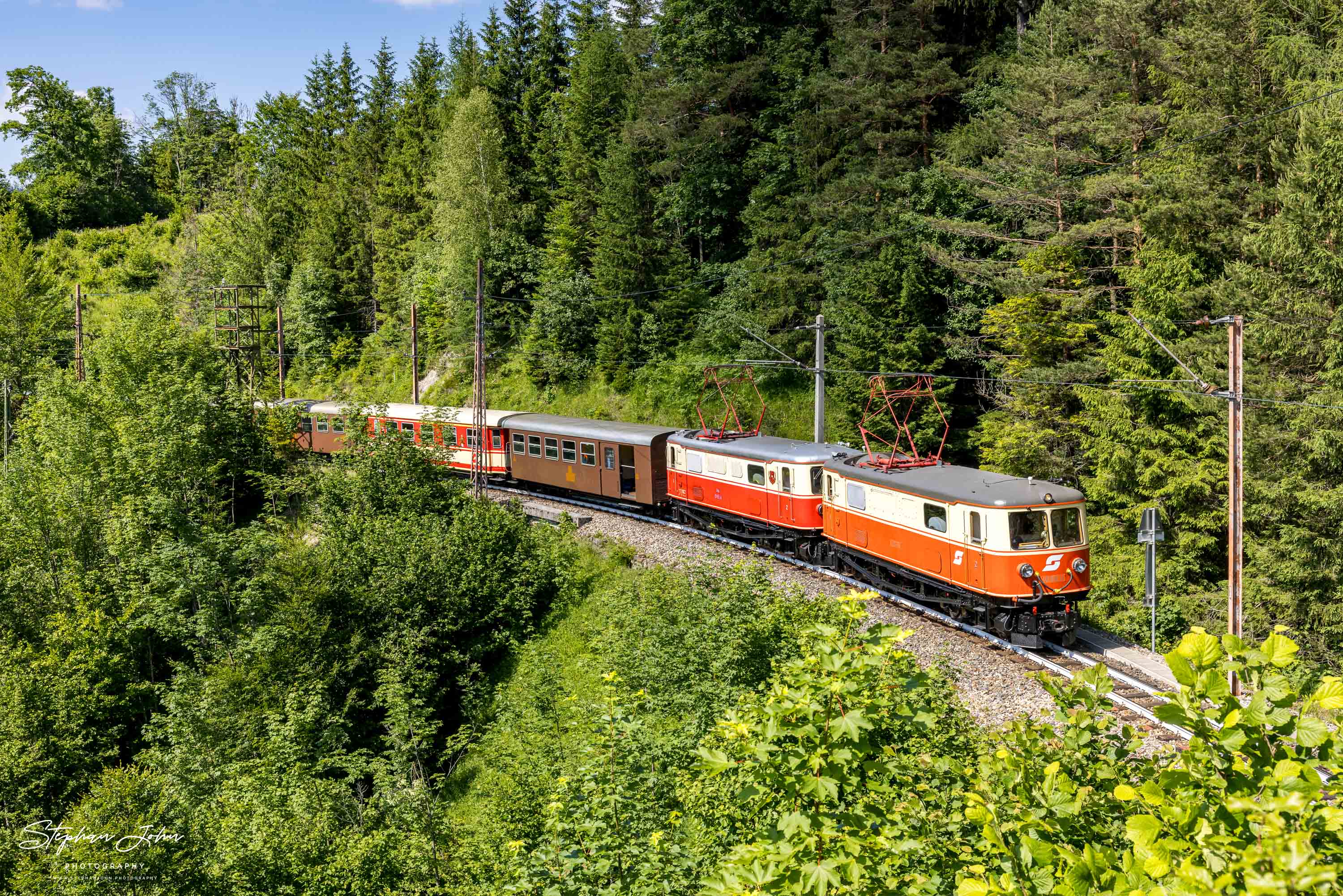 Zug 80965 mit Lok 1099.11 und 1099.14 nach Mariazell zwischen dem Bahnhof Wienerbruck-Josefsberg und Raingraben