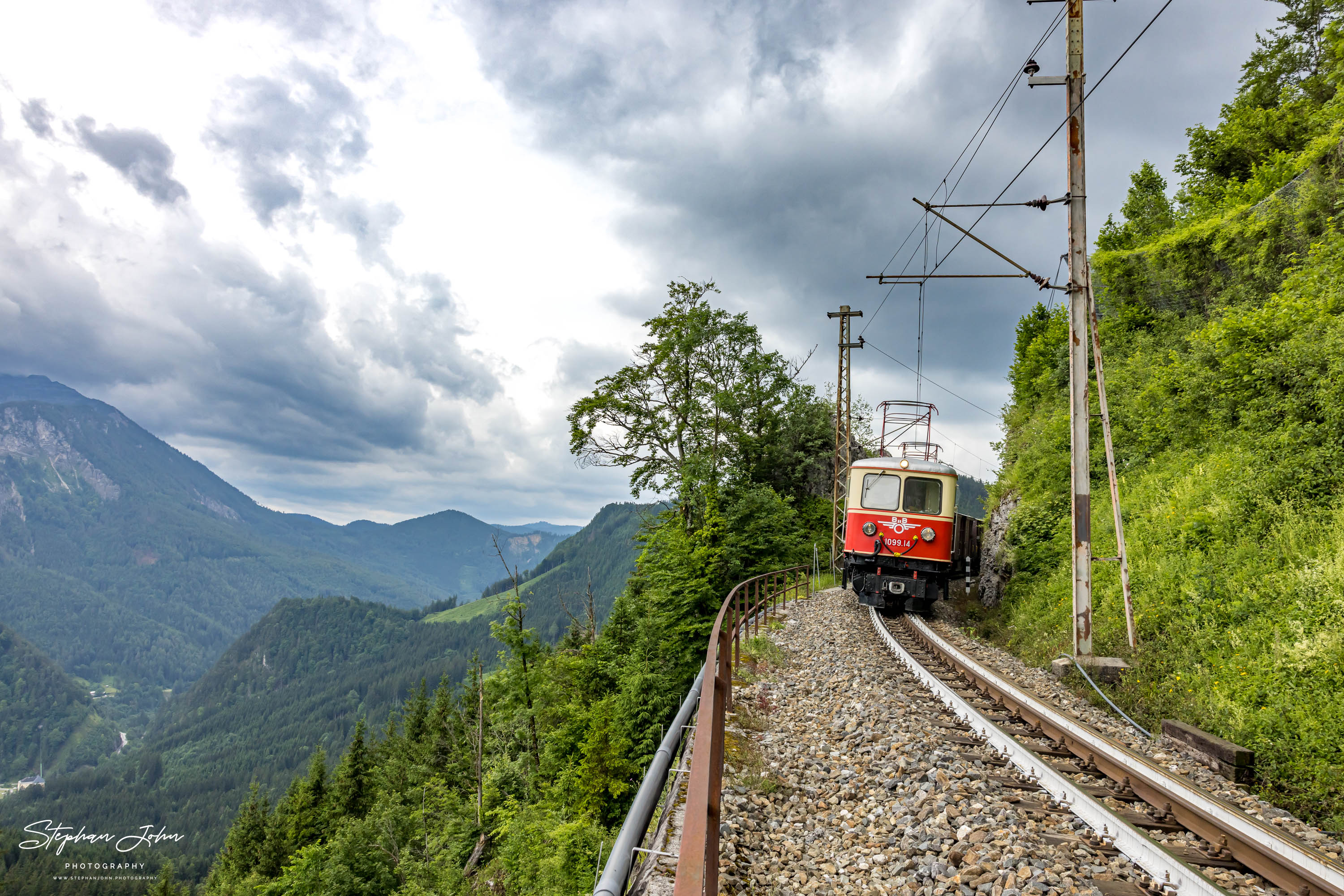 Zug 80963 mit Lok 1099.14 und 1099.11 nach Mariazell nach dem Bahnhof Gösing