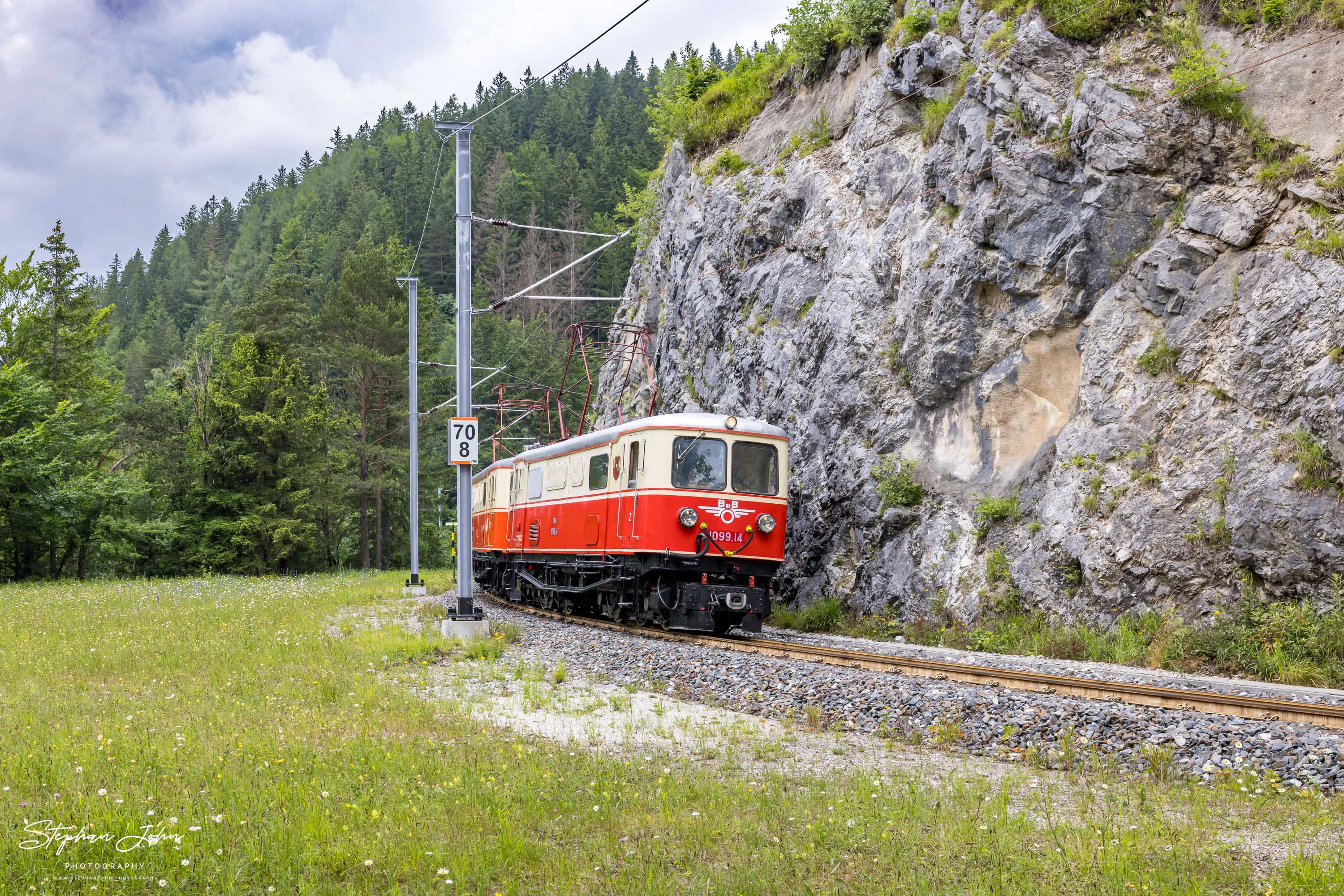 Zug 80963 mit Lok 1099.14 und 1099.11 nach Mariazell zwischen dem Saugrabenviadukt und dem Bahnhof Annaberg-Reith