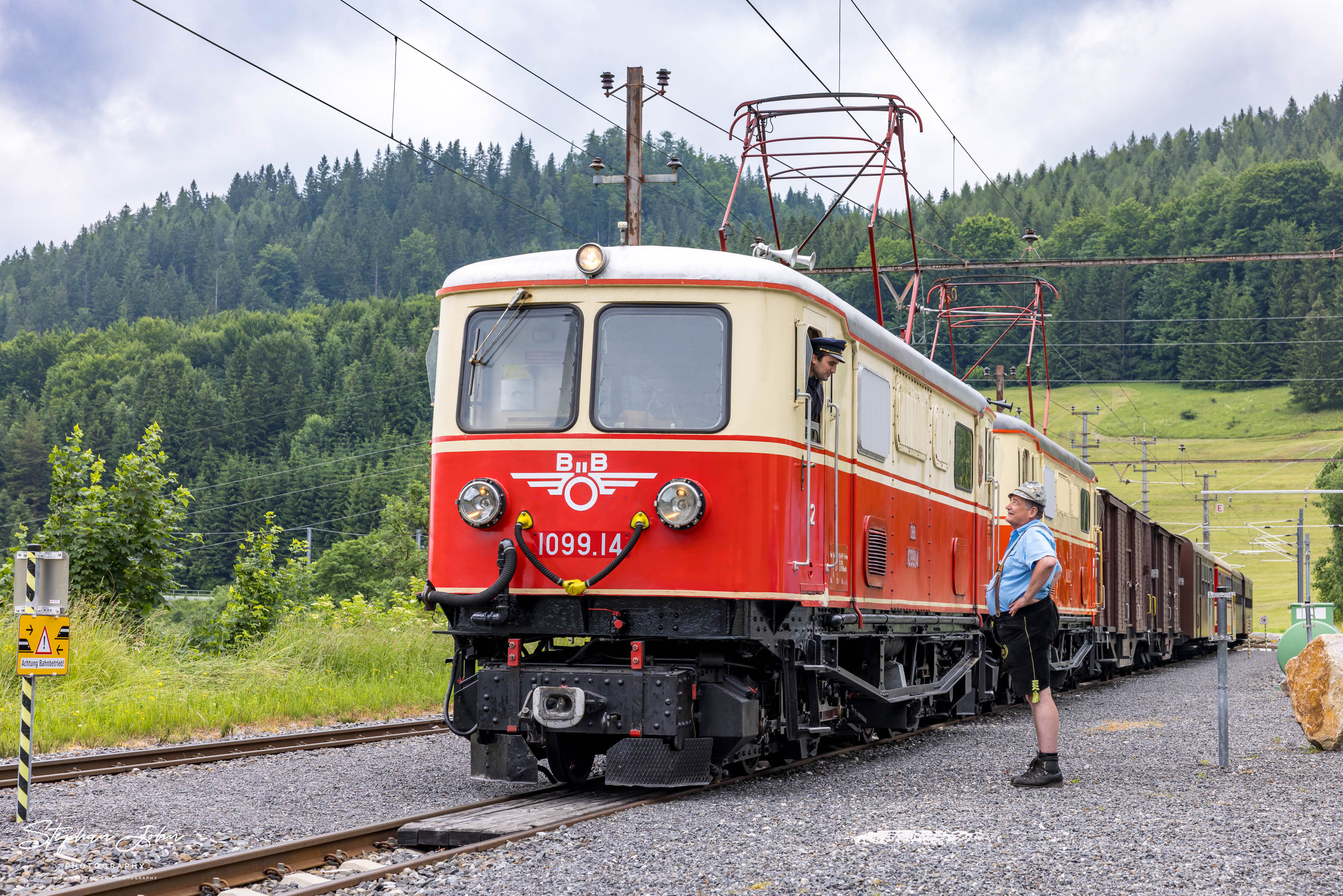 Zug 80963 mit Lok 1099.14 und 1099.11 nach Mariazell im Bahnhof Annaberg-Reith