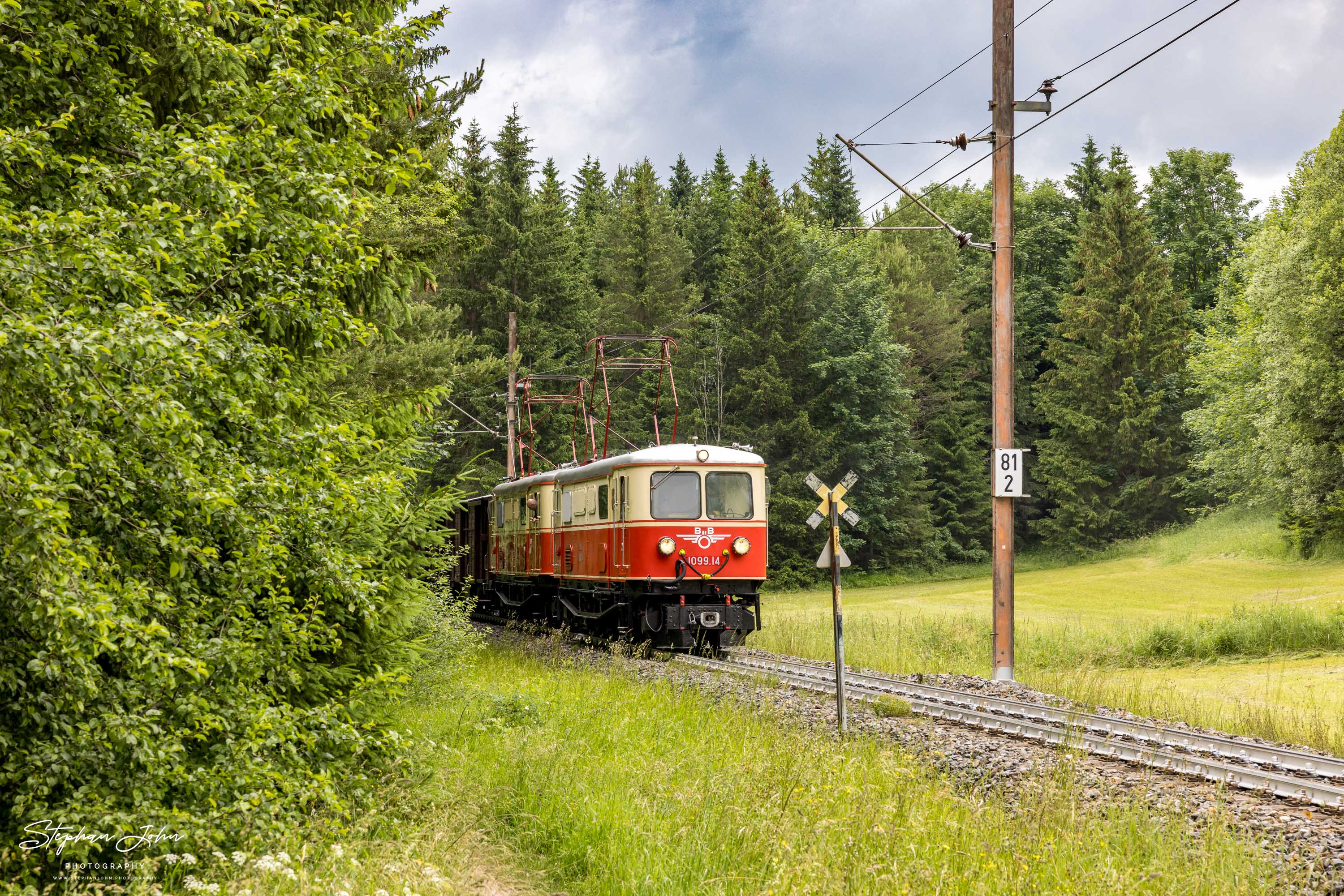 Zug 80963 mit Lok 1099.14 und 1099.11 nach Mariazell kurz nach Mitterbach vorm Übergang Steirerweg