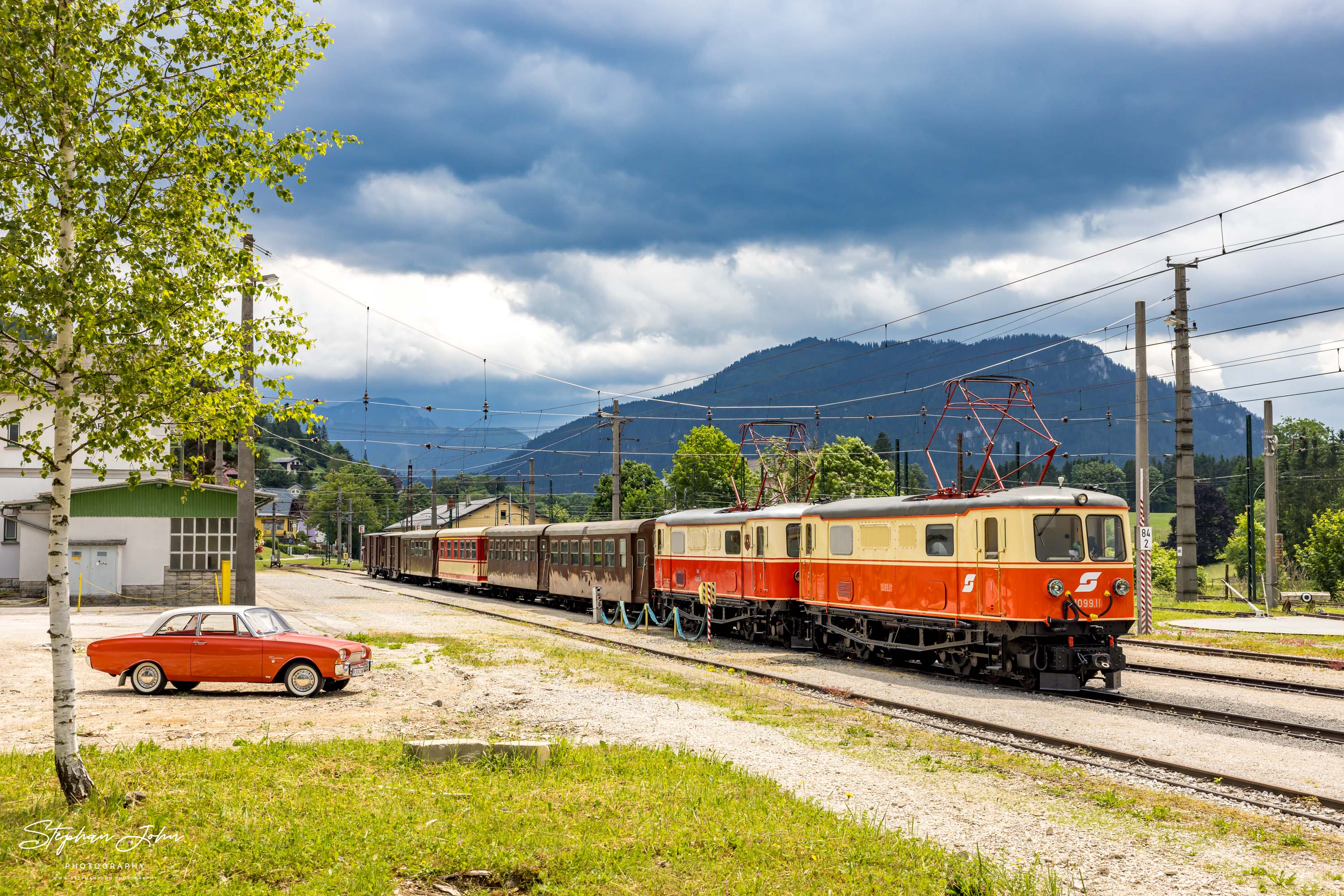 Zug 80964 mit Lok 1099.11 und 1099.14 nach Gösing steht abfahrtbereit in Mariazell