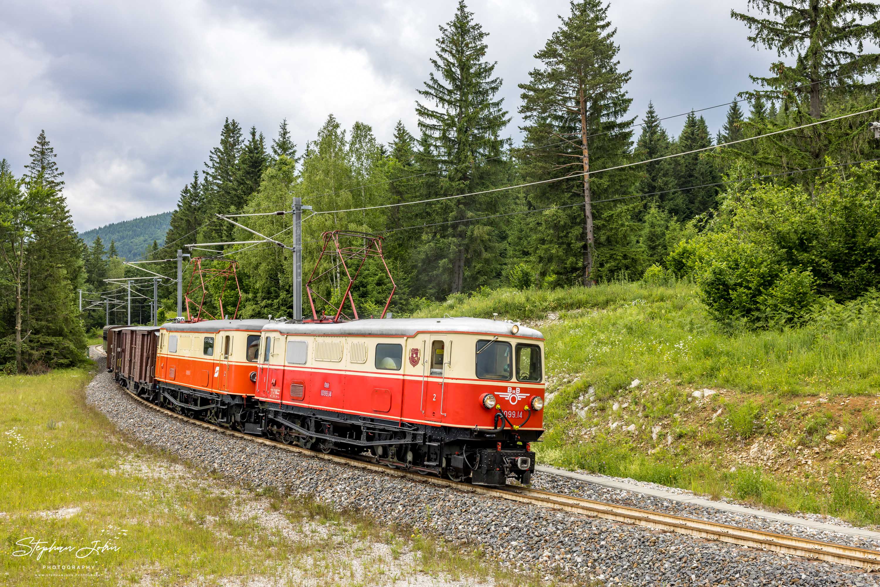 Zug 80965 mit Lok 1099.14 und 1099.11 zwischen Gösing und Annaberg-Reith