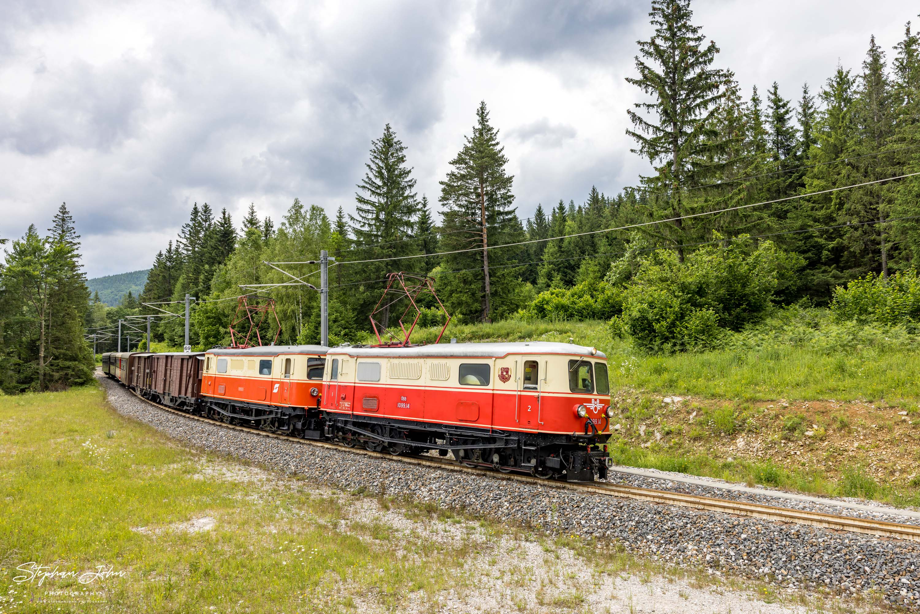 Zug 80965 mit Lok 1099.14 und 1099.11 zwischen Gösing und Annaberg-Reith