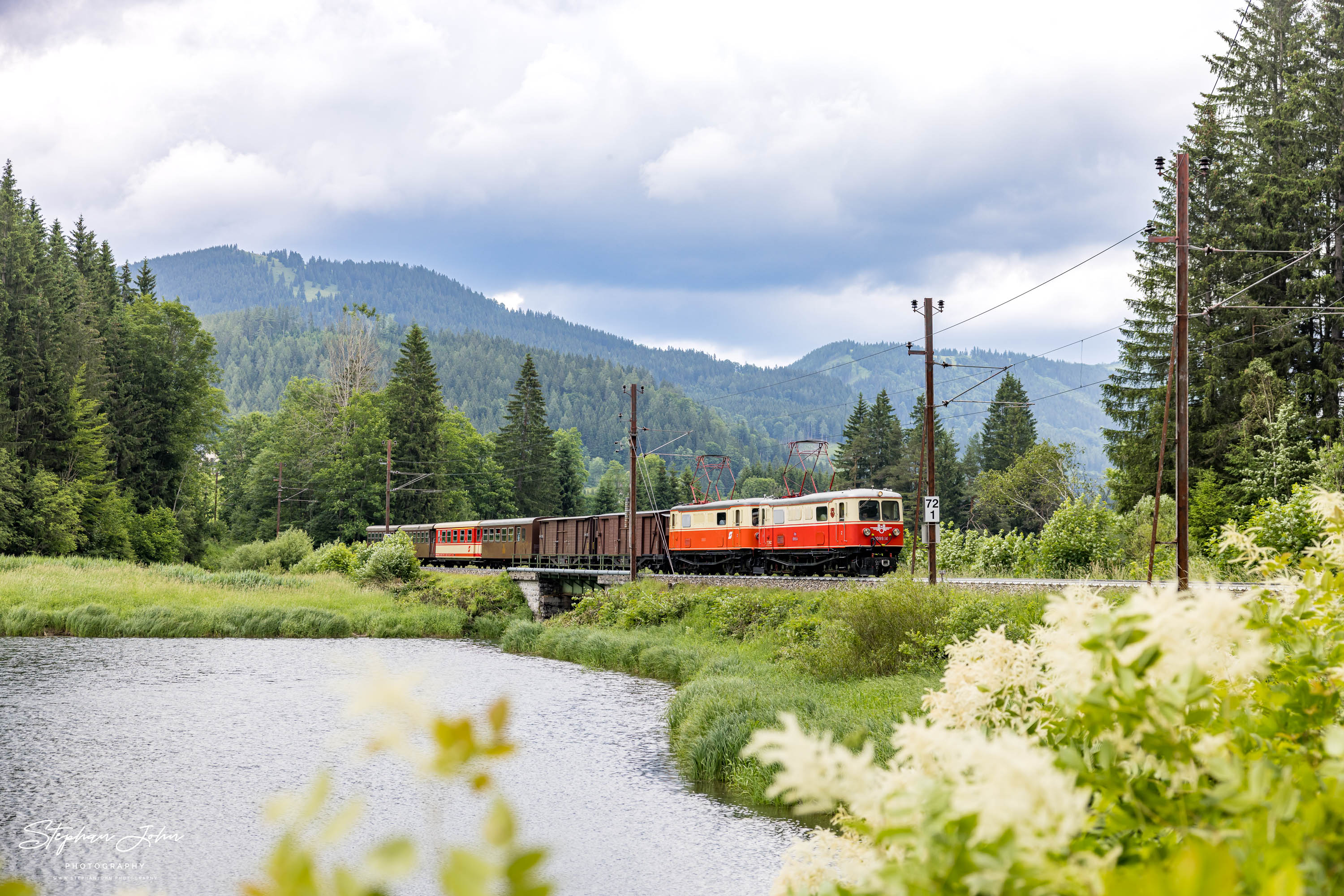 Zug 80965 mit Lok 1099.14 und 1099.11 auf der Stauseebrücke zwischen Annaberg-Reith und Wienerbruck-Josefsberg