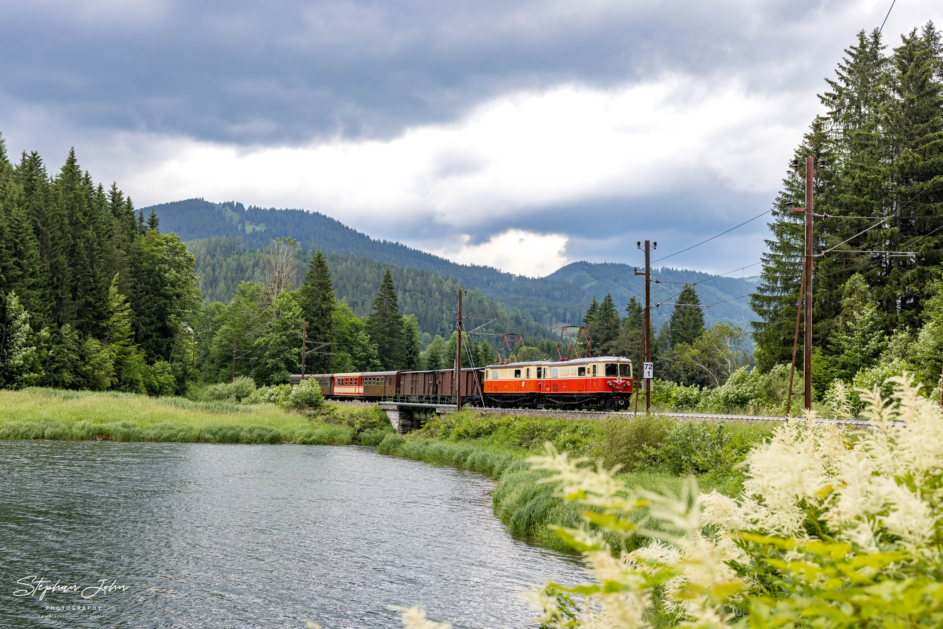 Zug 80965 mit Lok 1099.14 und 1099.11 auf der Stauseebrücke zwischen Annaberg-Reith und Wienerbruck-Josefsberg