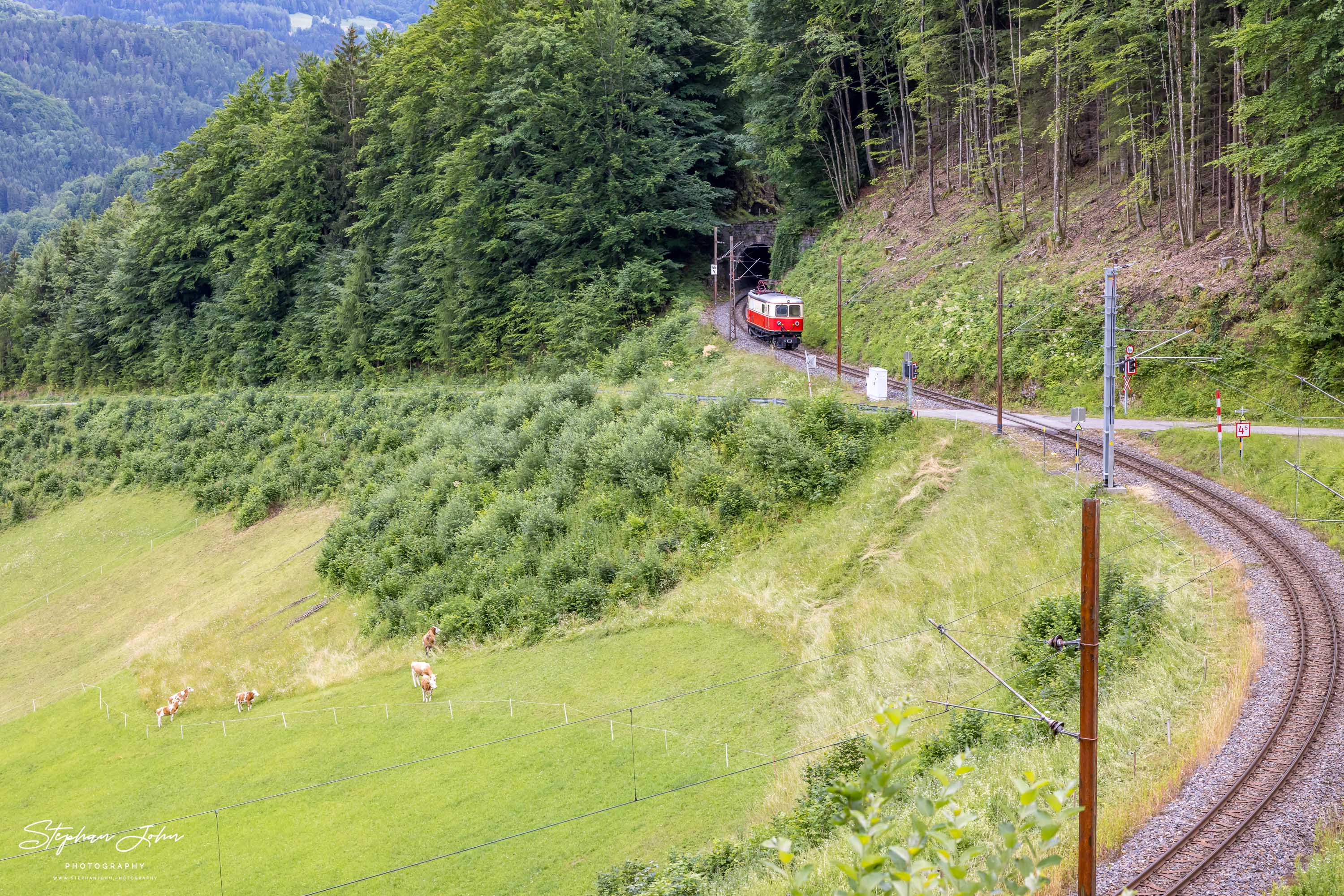 Lok 1099.14 fährt als Lz von Winterbach in Richtung Laubenbachmühle