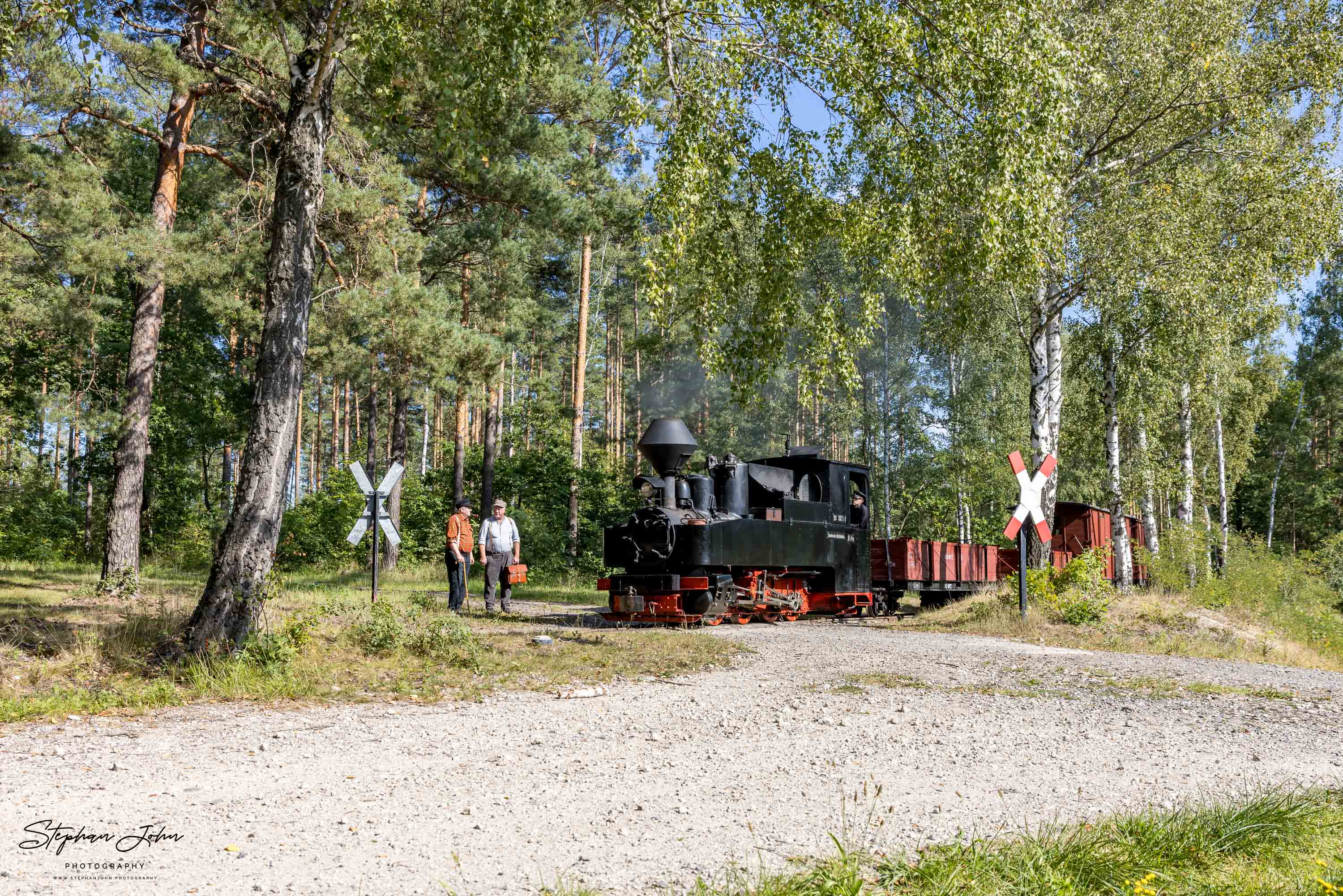 Lok 99 3315-1 mit einem GmP nach Kromlau am Übergang gablenzer Weg