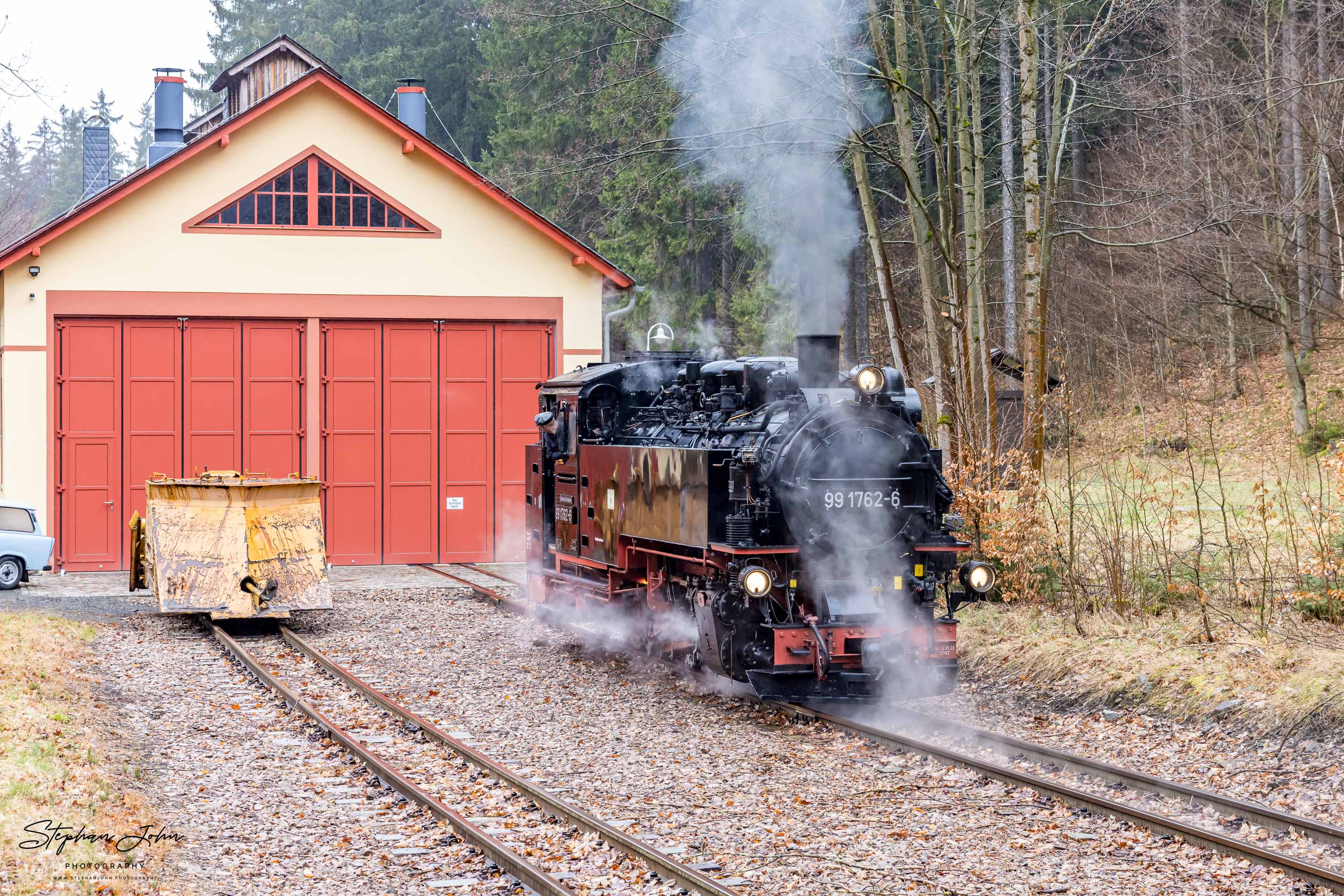 Lok 99 1762-6 fährt in Kipsdorf an den Lokschuppen