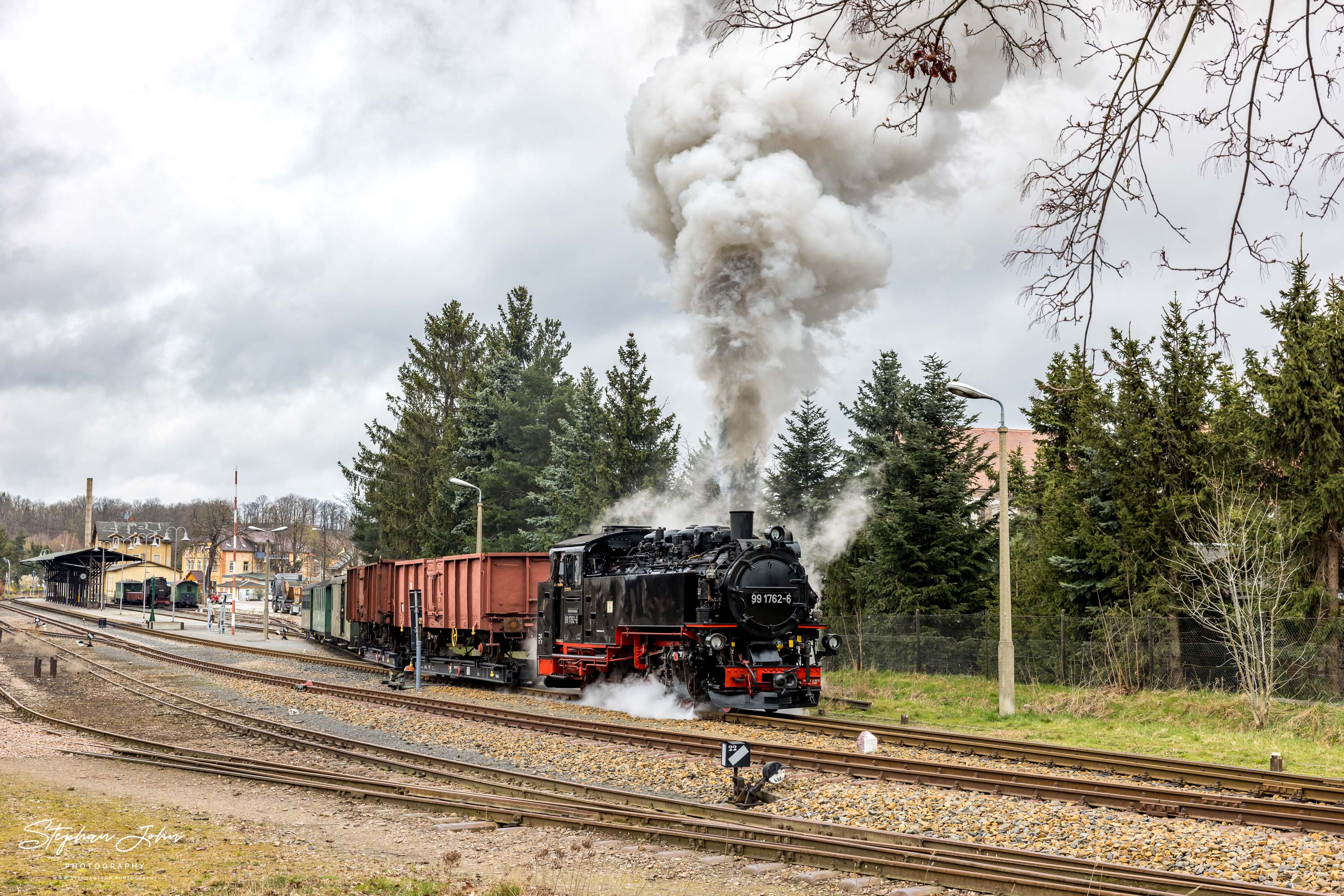 Lok 99 1762-6 mit P 5101 verlässt Dippoldiswalde in Richtung Schmiedeberg