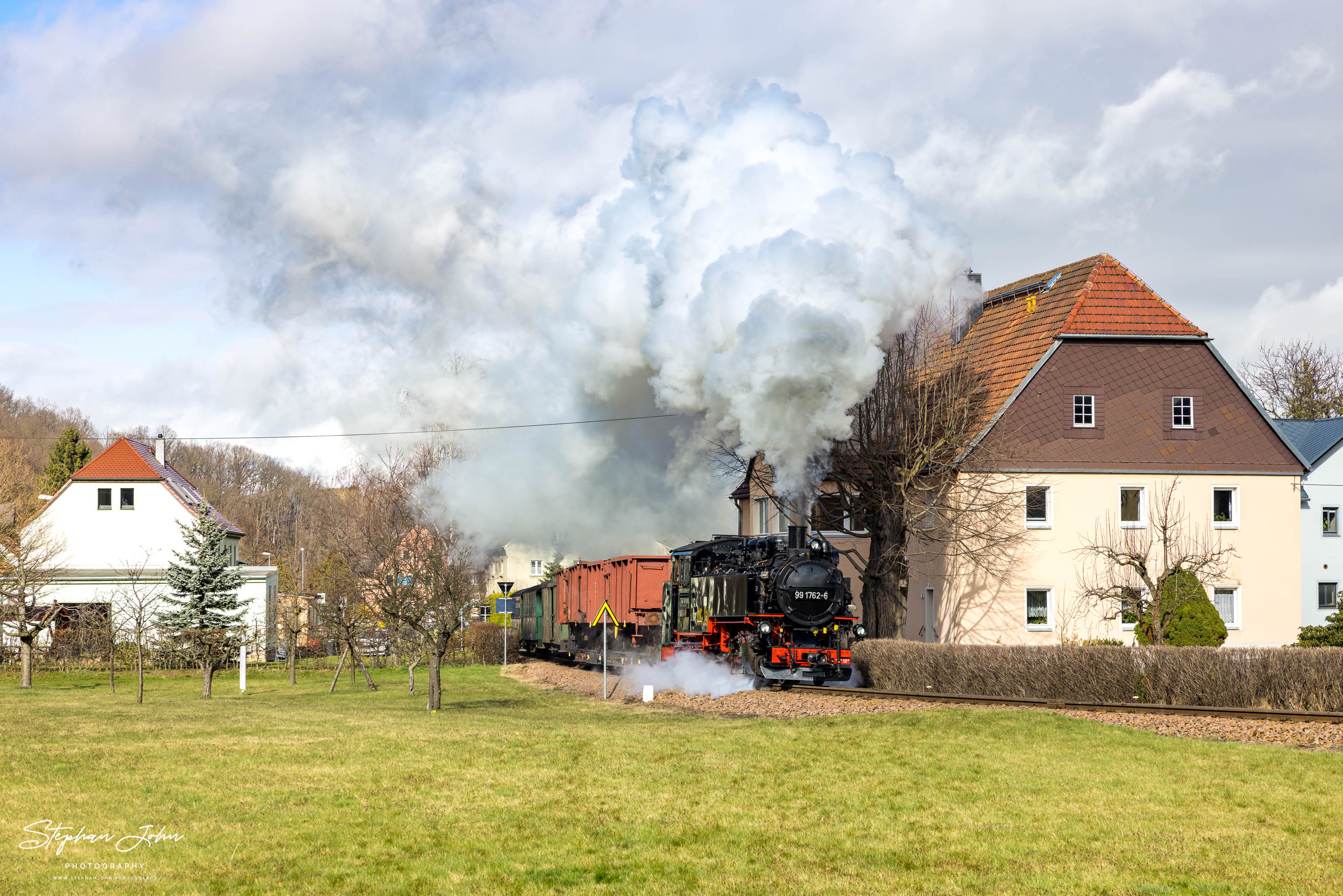 Lok 99 1762-6 mit P 5101 verlässt Ulberndorf in Richtung Schmiedeberg