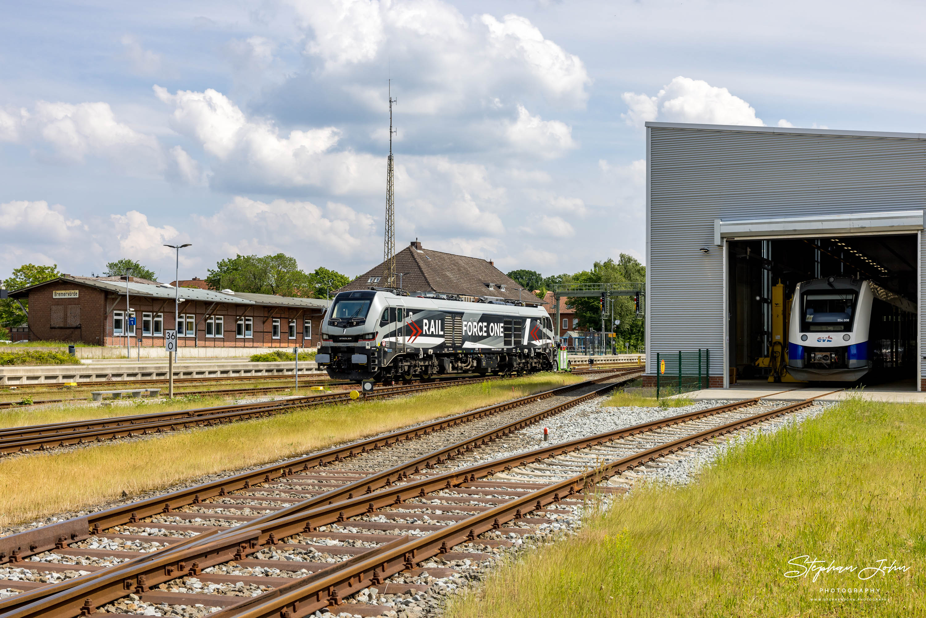 Lok 2159 258-3 Euro Dual der ELP (angemietet durch die RFO  - Rail Force One) steht nach einem kurzen Werkstattaufenthalt in der EVB-Werkstatt Bremervörde zur Abholung bereit