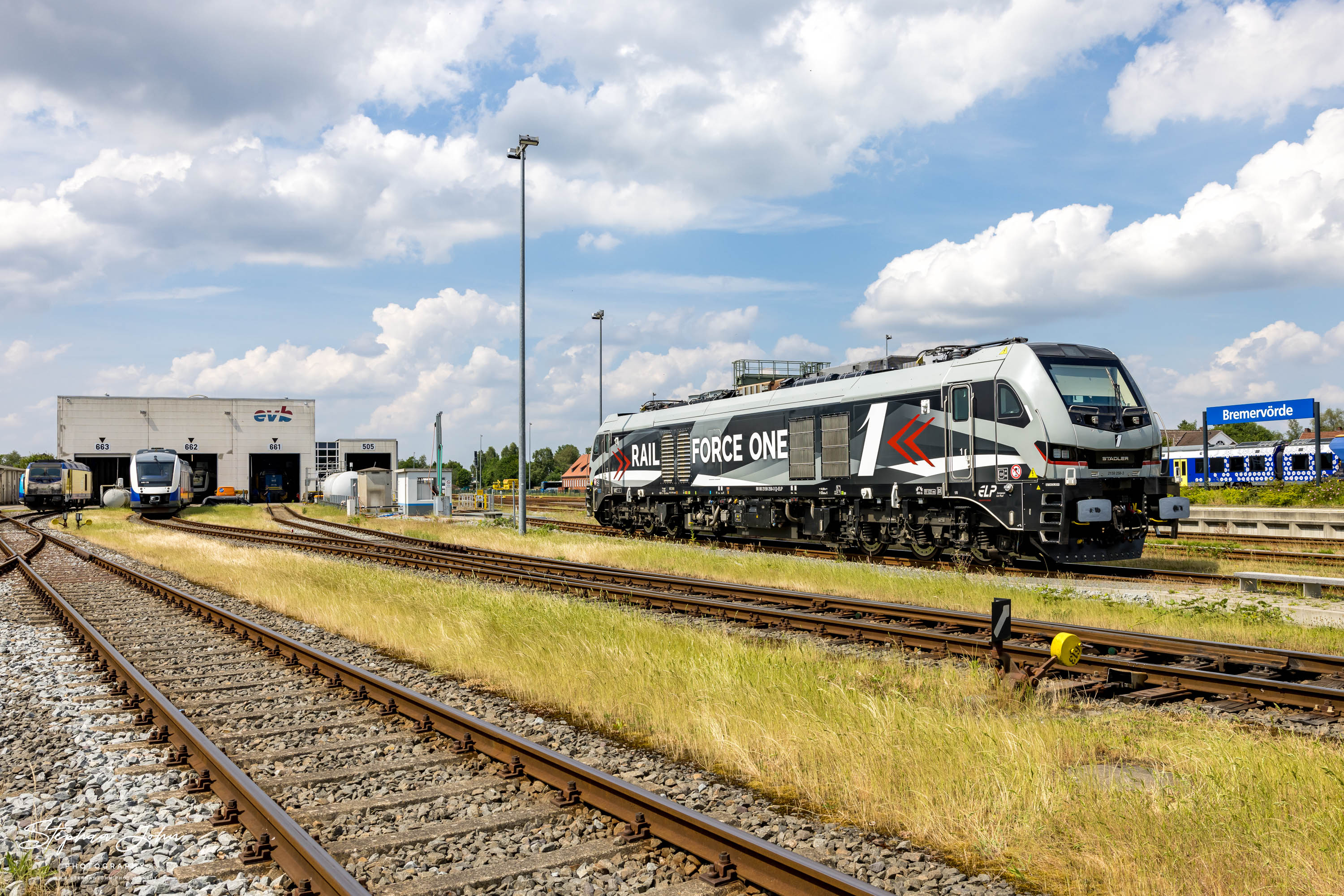 Lok 2159 258-3 Euro Dual der ELP (angemietet durch die RFO  - Rail Force One) steht nach einem kurzen Werkstattaufenthalt in der EVB-Werkstatt Bremervörde zur Abholung bereit