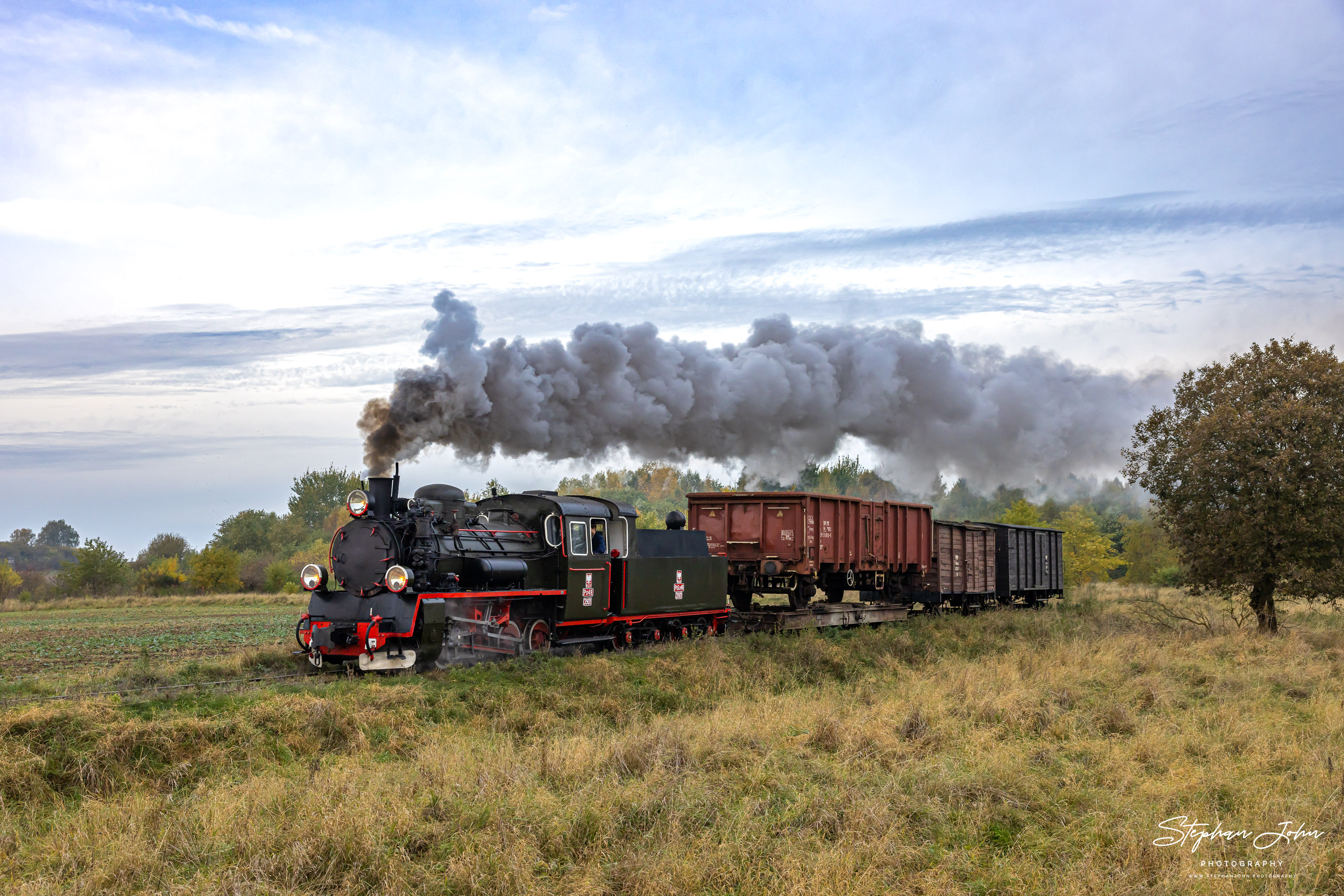 Güterzüge auf der Schmalspurbahn Köslin (Koszalin) - Roßnow (Rosnowo) mit Lok Px48 3901