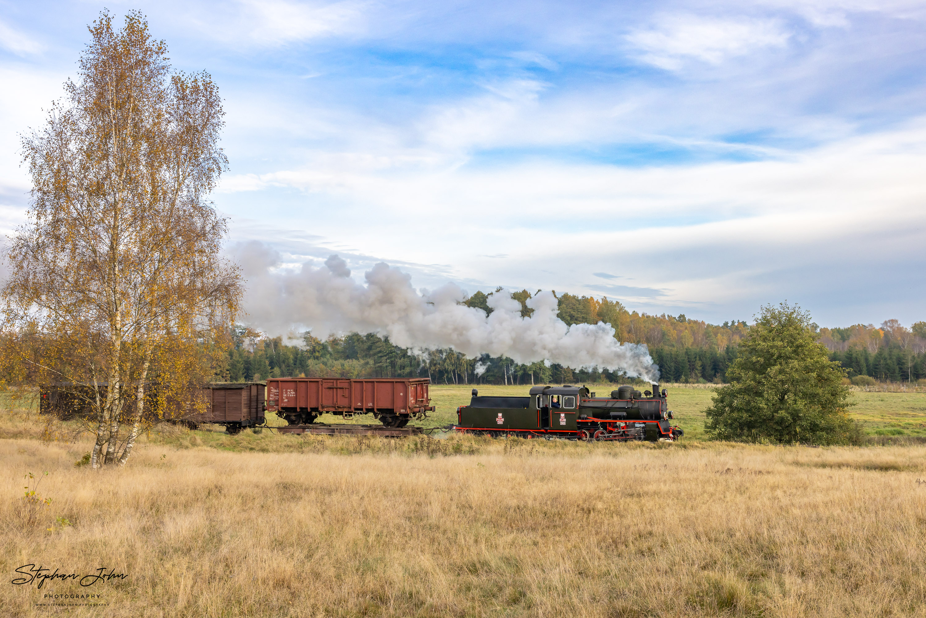 Güterzüge auf der Schmalspurbahn Köslin (Koszalin) - Roßnow (Rosnowo) mit Lok Px48 3901