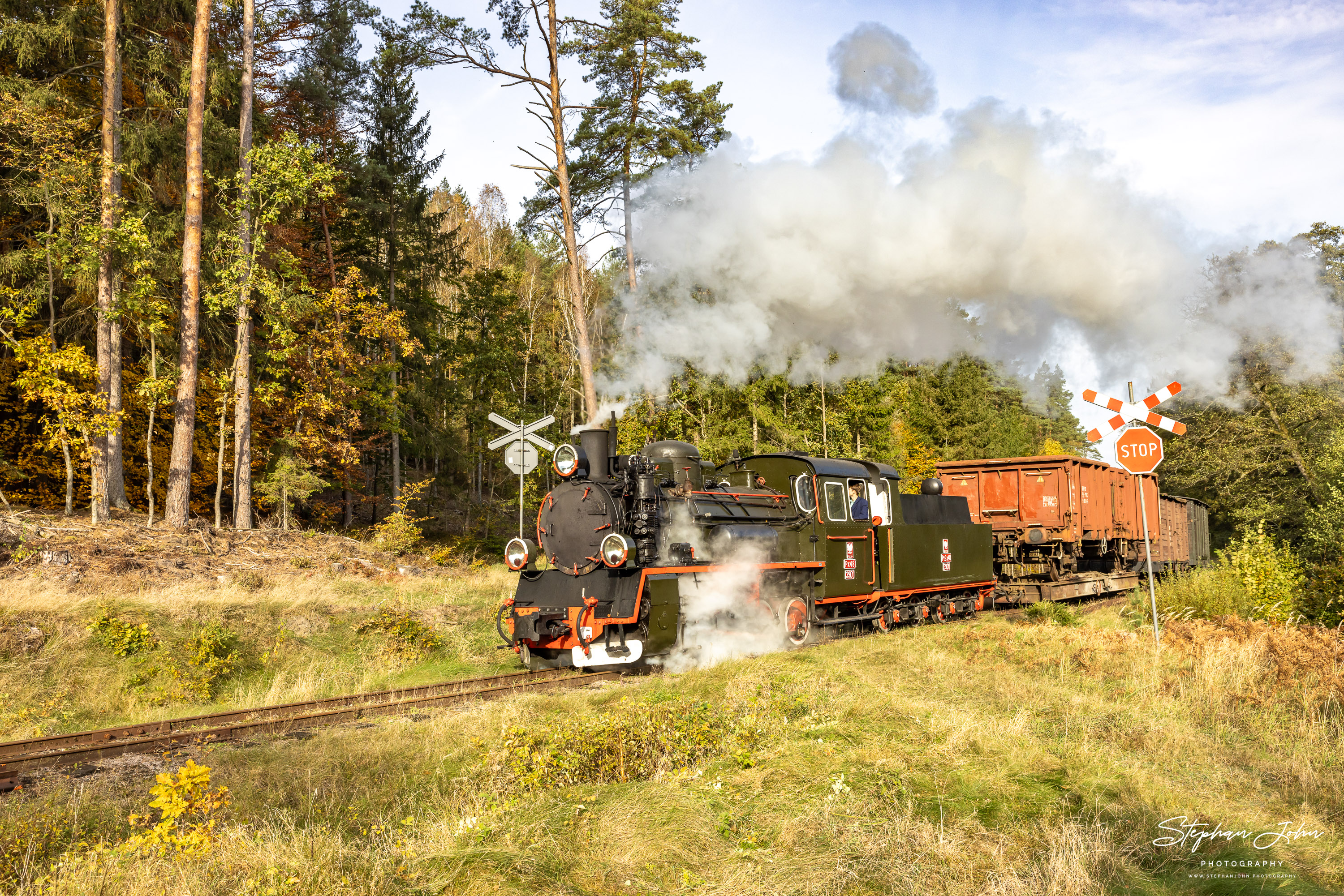 Güterzüge auf der Schmalspurbahn Köslin (Koszalin) - Roßnow (Rosnowo) mit Lok Px48 3901